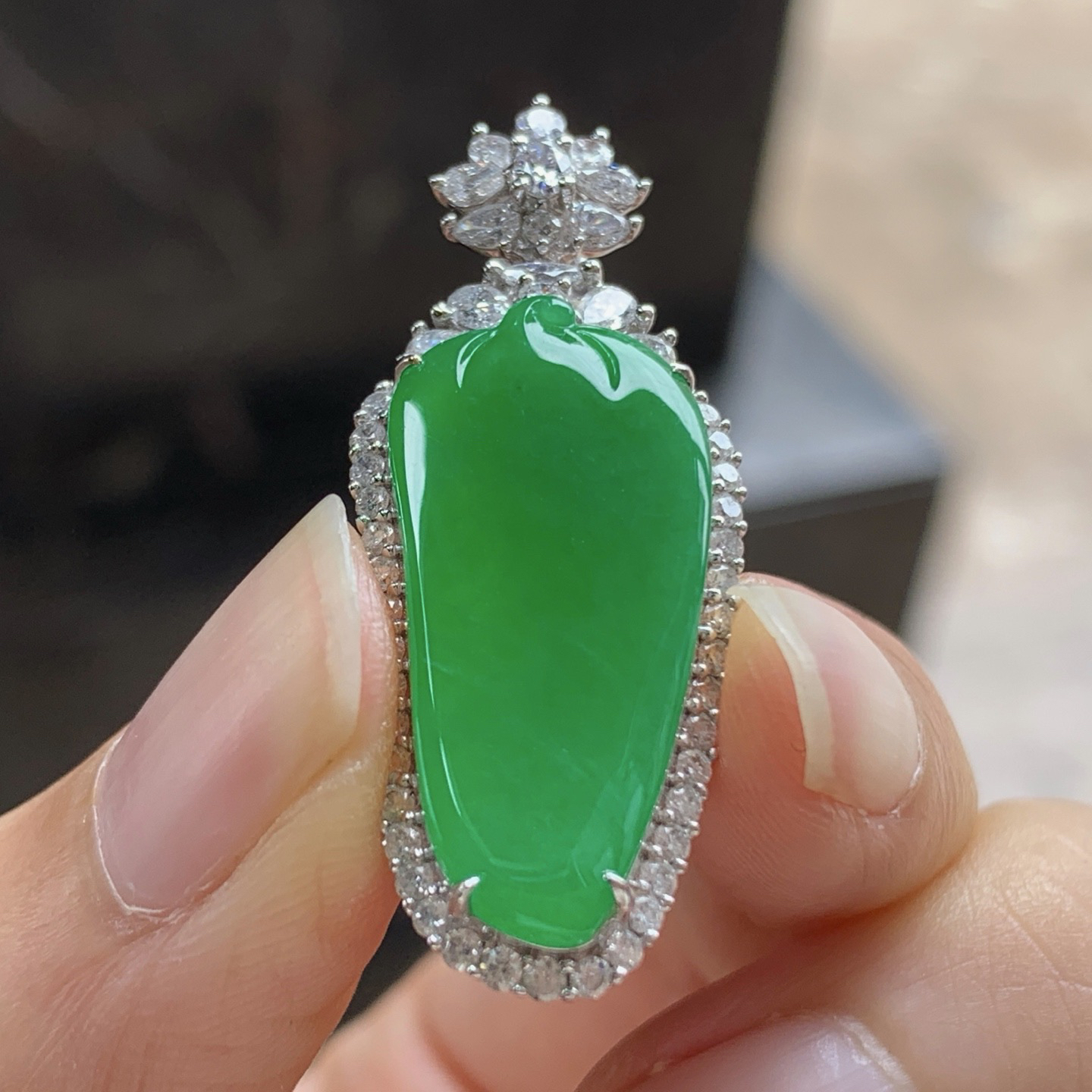 金钻镶嵌辣绿色福瓜^_^鲜艳 玉质温润