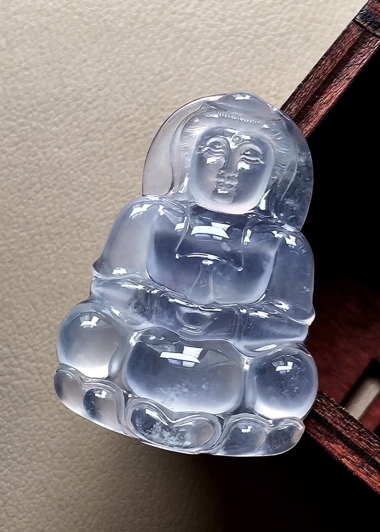 ️ 玻璃种观音 底子水润无比，种老起胶，观音妙相慈悲为怀，无裂尺寸38.5*27*6