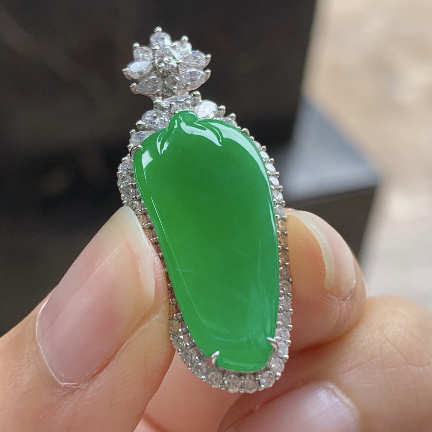 金钻镶嵌辣绿色福瓜^_^鲜艳 玉质温润