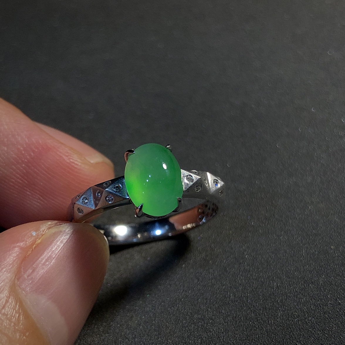 ️ 淡绿戒指，裸石8.3-6.2-4mm，14#，18K金，南非钻