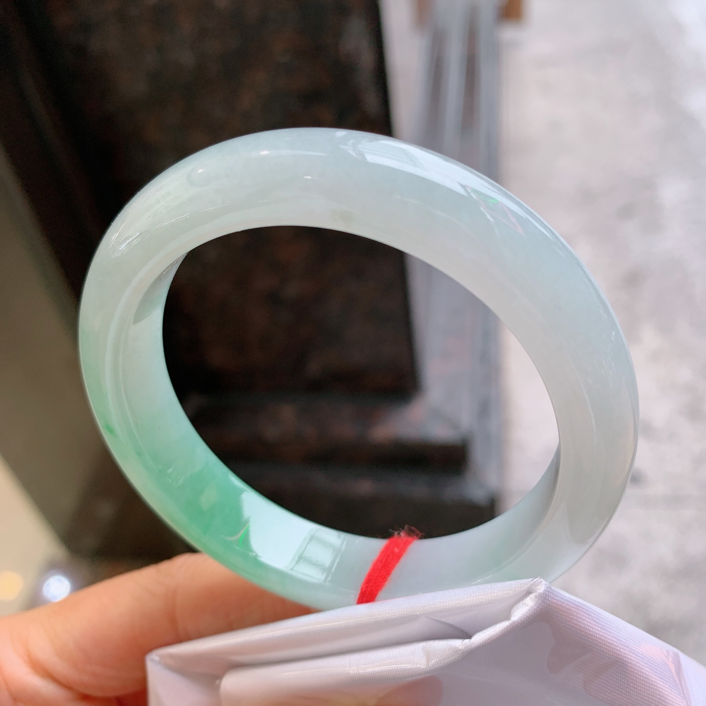 正圈飘绿，有纹，尺寸57.3/12.5/9，版型好