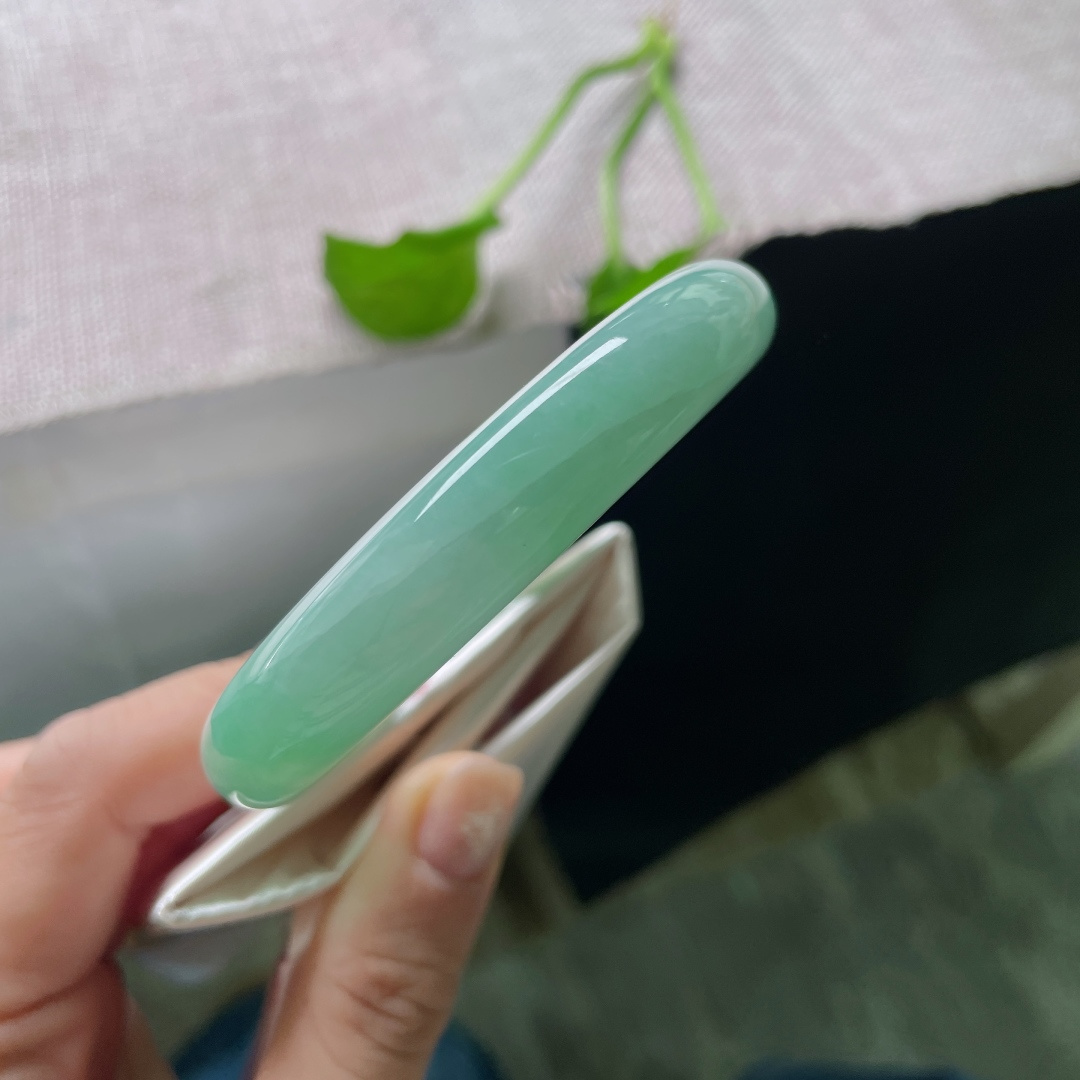 57.6/12.2/9.6，绿底正圈，颜色艳丽，底子清爽，干净，减龄，有裂，ss52474a