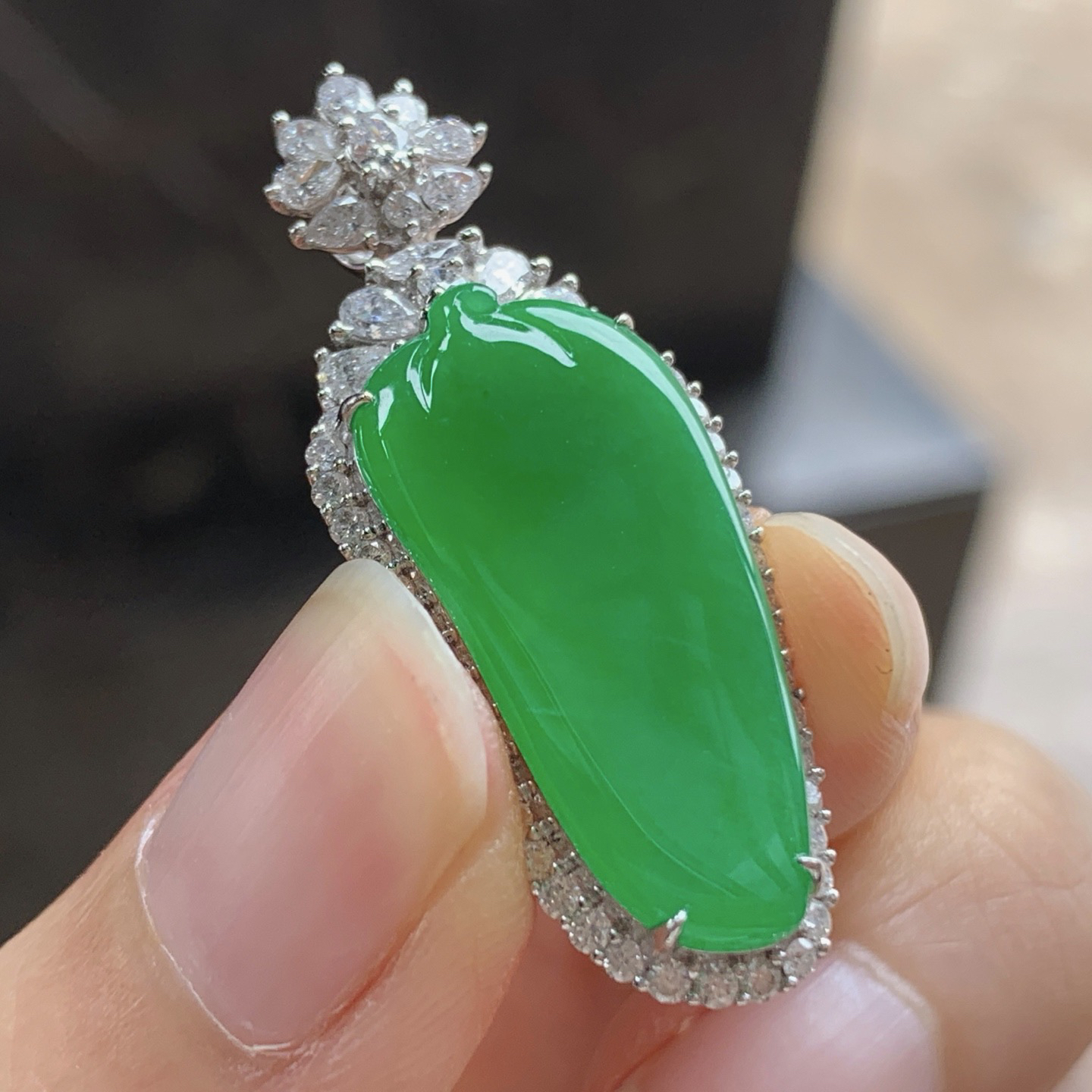 金钻镶嵌辣绿色福瓜^_^鲜艳 玉质温润