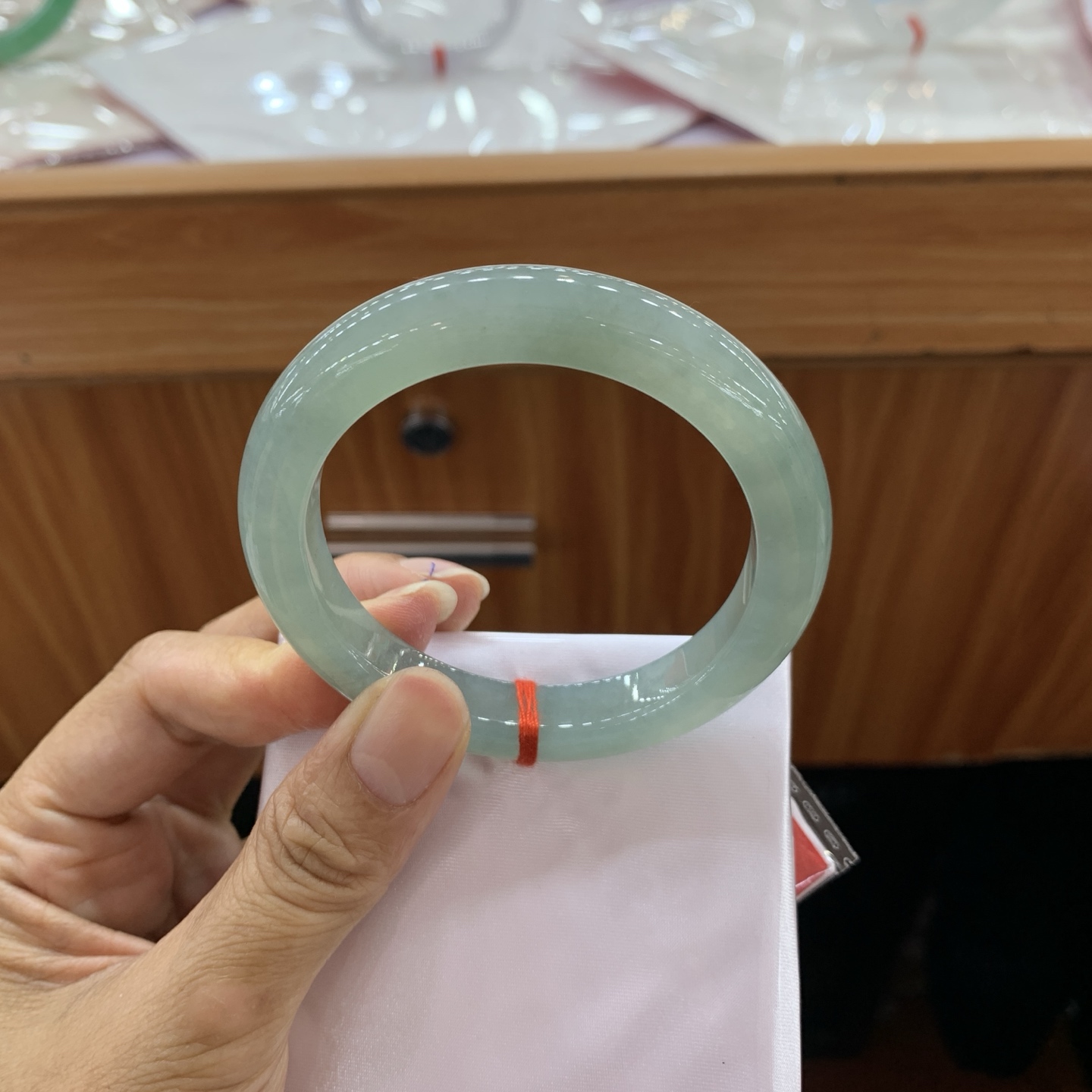 050707ZJ，冰蓝正圈翡翠手镯，54.2-10-8.9