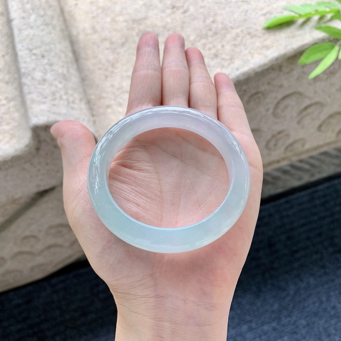 正圈52 53 圈口52.8/9.5/8.5 编码C5050953 描述糯冰淡紫，水润，种老，细腻，打灯有棉线