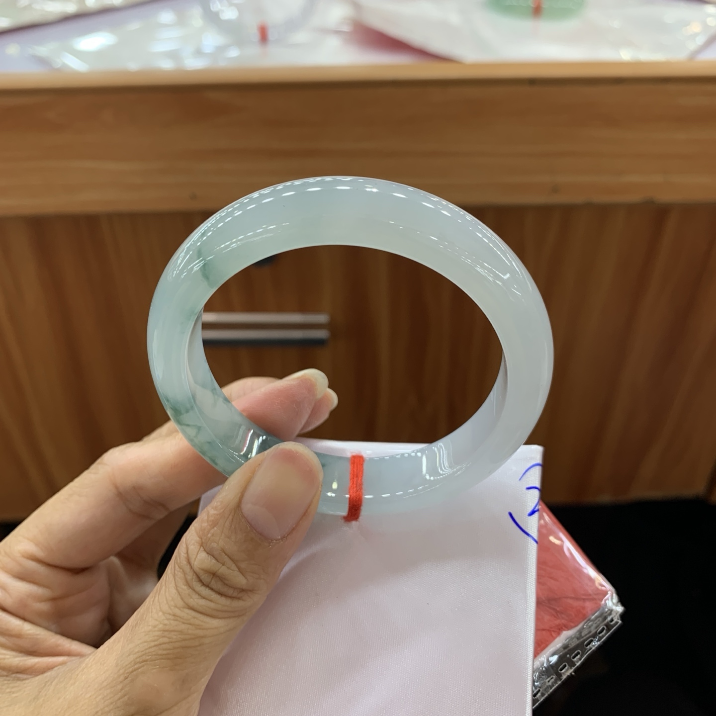 050737H，冰飘花正圈翡翠手镯，55.2/12.4/8