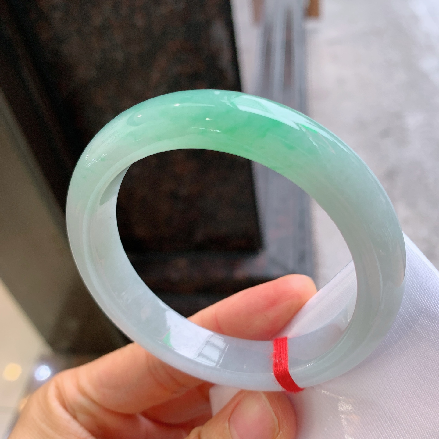 正圈飘绿，有纹，尺寸57.3/12.5/9，版型好
