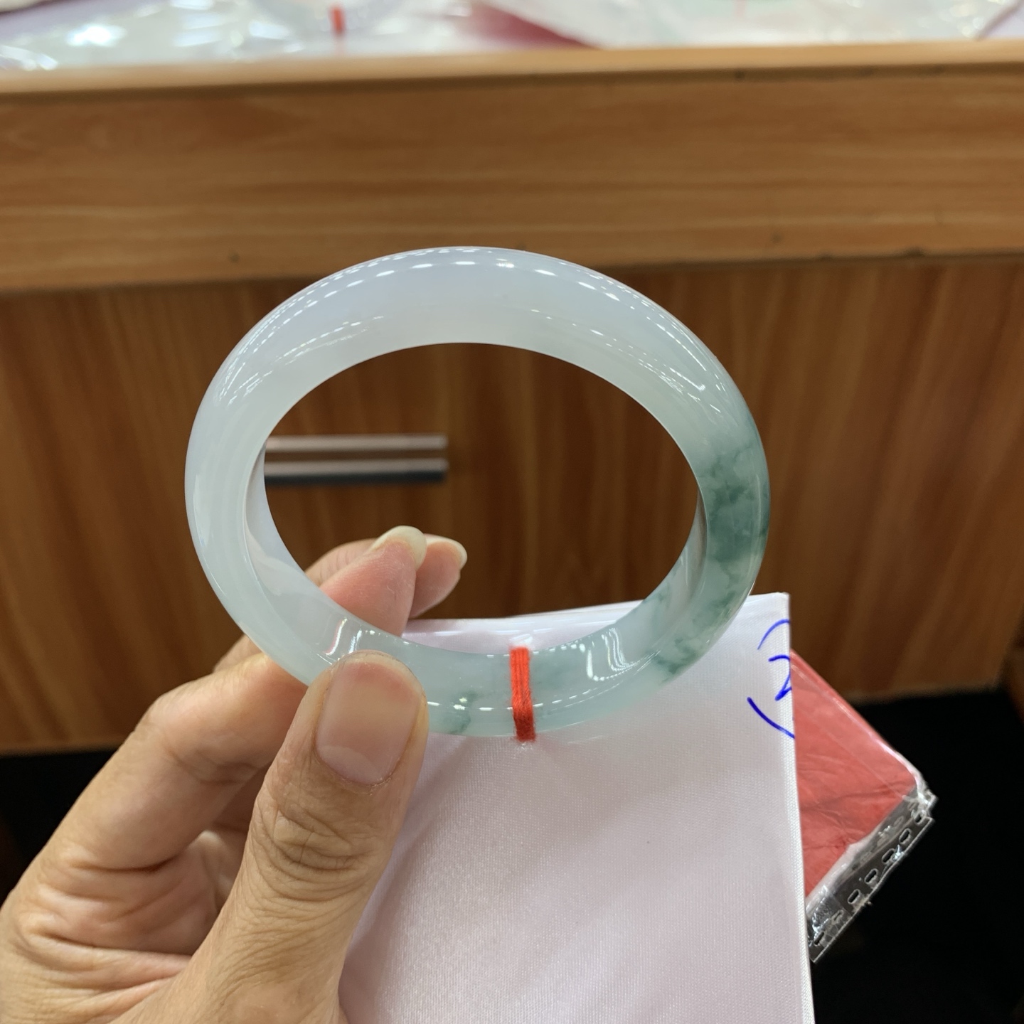 050737H，冰飘花正圈翡翠手镯，55.2/12.4/8