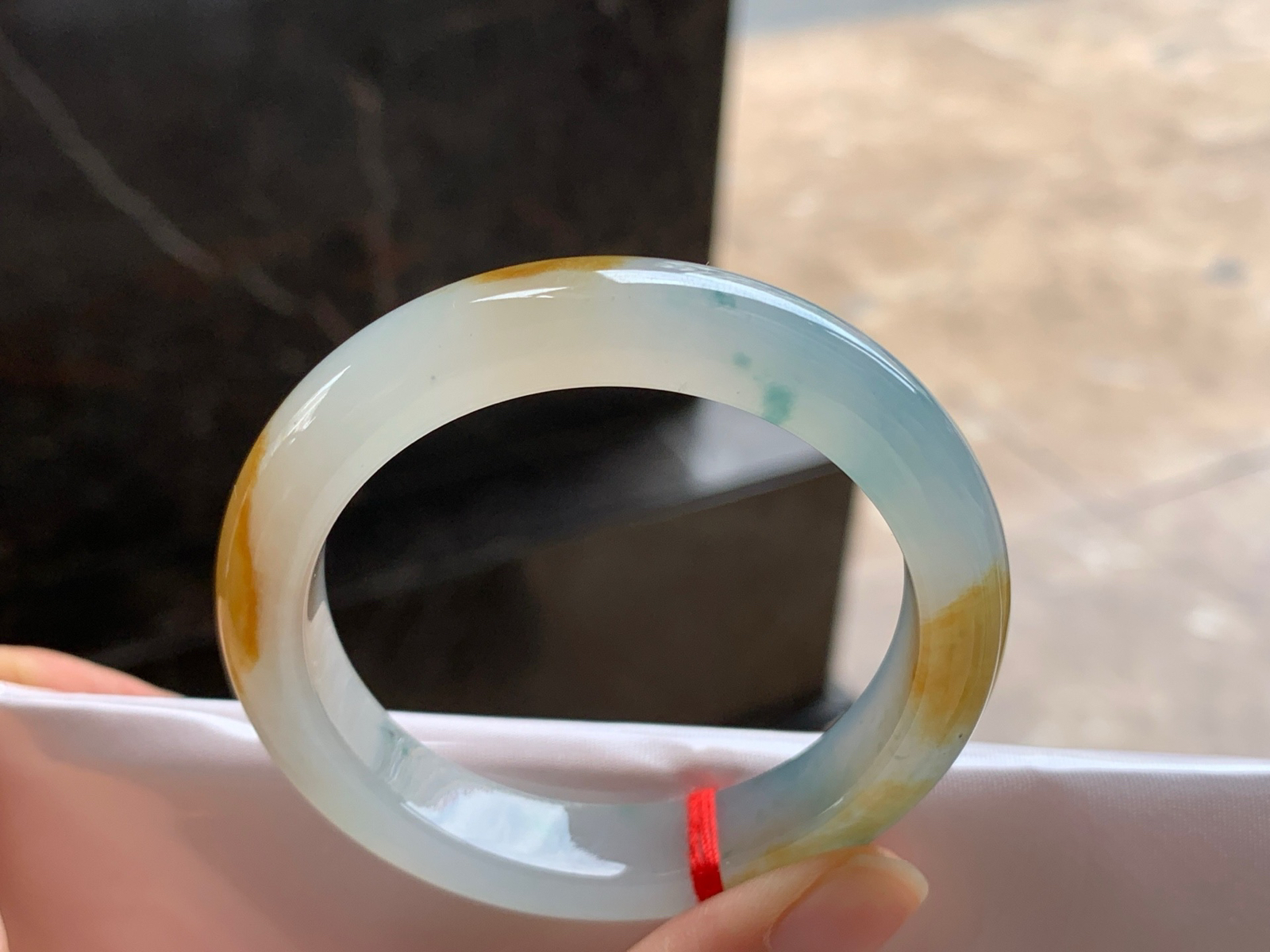 50.5-12.2-7.2

蓝花手镯^_^玉质温润