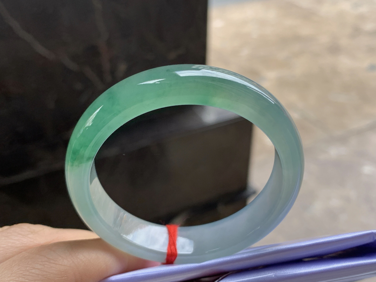 50-10-8

冰晴绿手镯^_^种水透亮