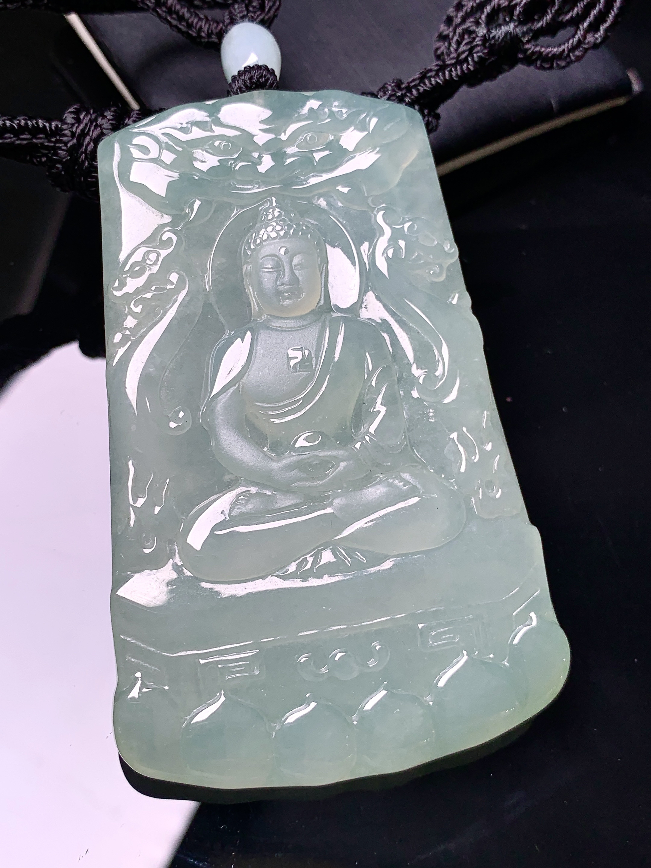 冰种大日如来佛祖吊坠 玉质细腻 色泽艳丽清新 水润亮眼 整体尺寸67.8*44.2*6 L1