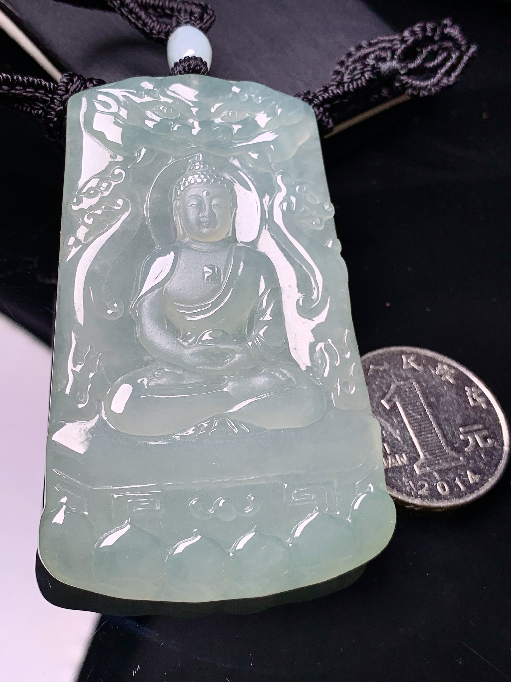冰种大日如来佛祖吊坠 玉质细腻 色泽艳丽清新 水润亮眼 整体尺寸67.8*44.2*6 L1
