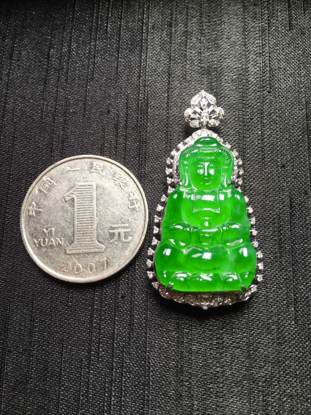 ️款式时尚精美，18K真金南非真钻石镶嵌，天然翡翠Ａ货，口头不预留，41.2-20.6-8.5