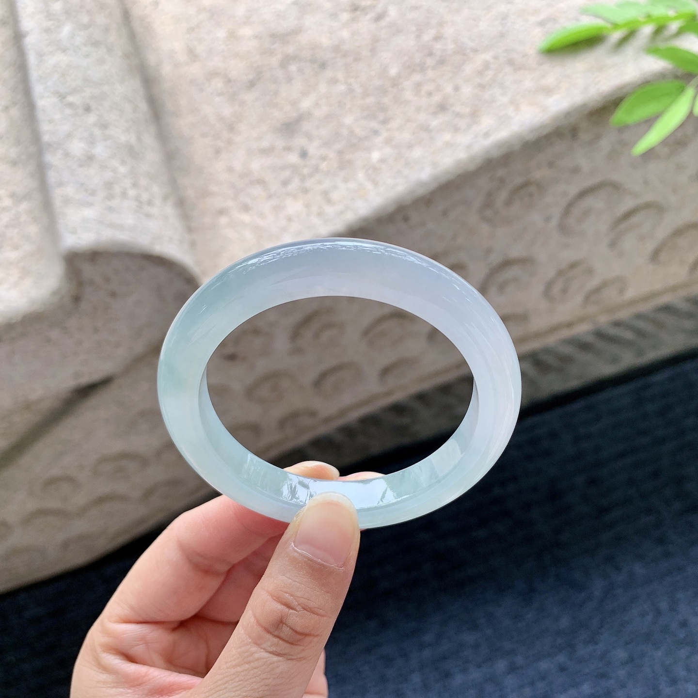 正圈52 53 圈口52.8/9.5/8.5 编码C5050953 描述糯冰淡紫，水润，种老，细腻，打灯有棉线