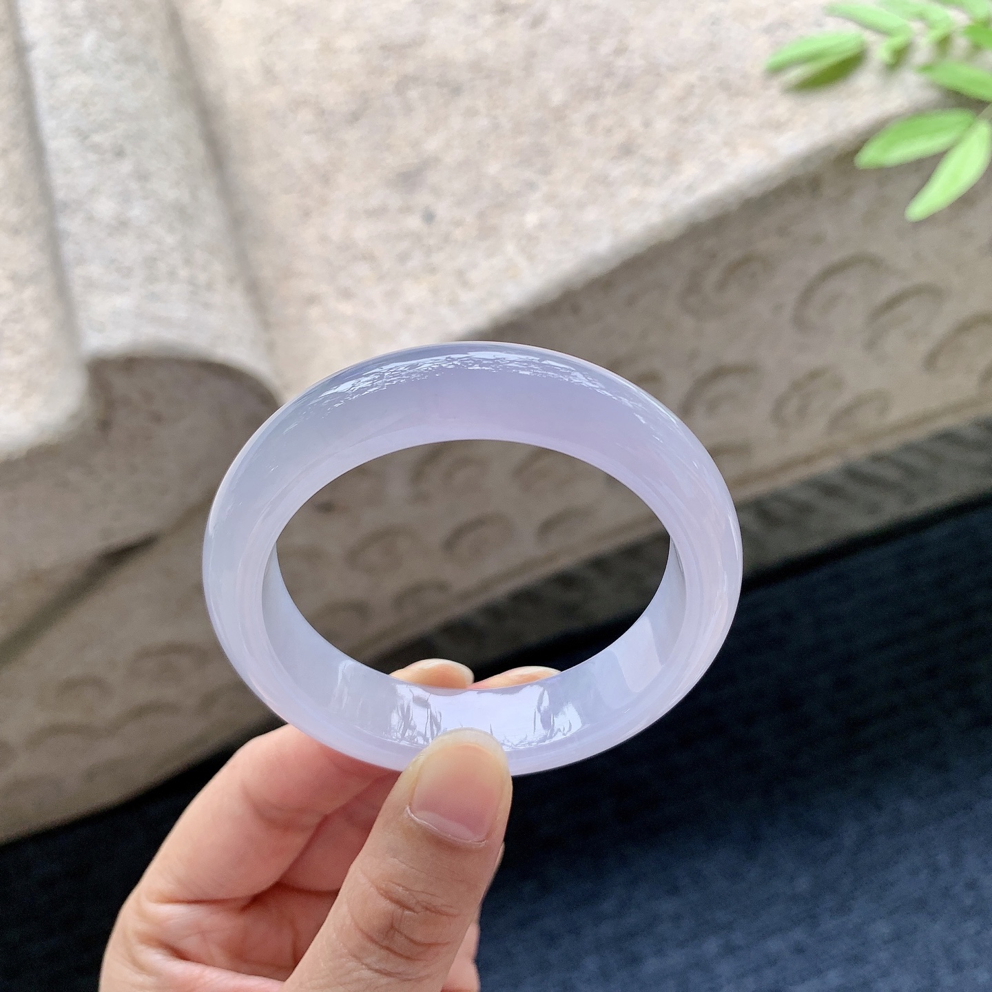 正圈51 52【圈口】51/13.3/8【编码】GF050962【描述】糯冰，水润，种老，细腻，打灯有棉线