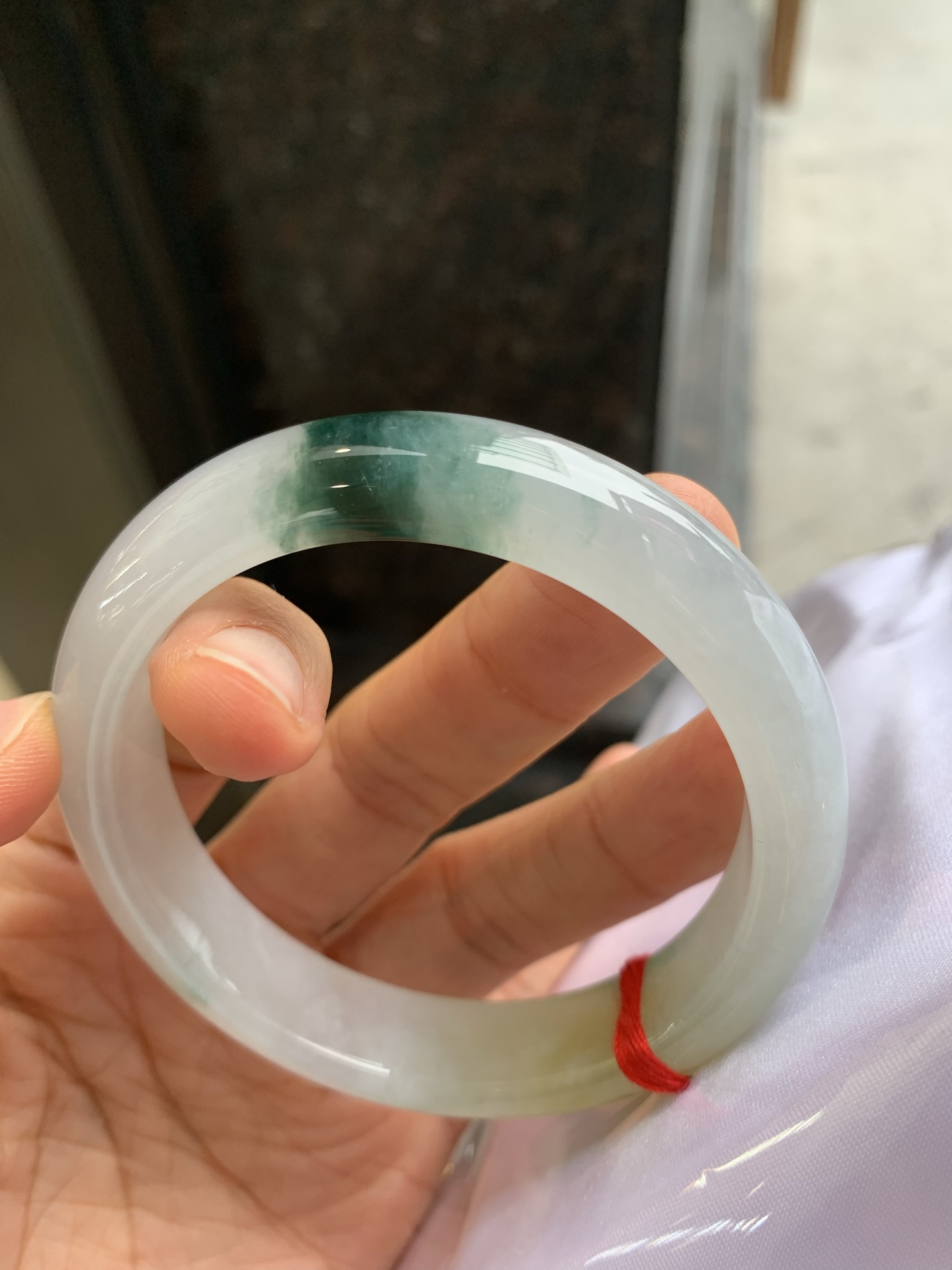 正圈冰种黄翡飘花，无裂，尺寸：58.6/13/8.8，特色料子