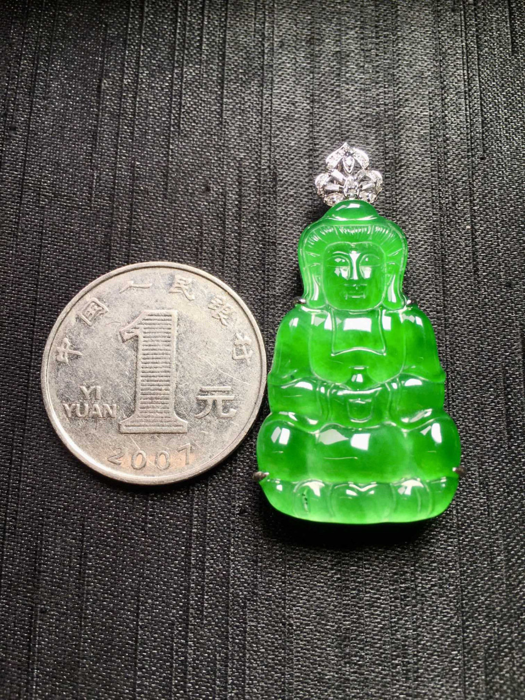 ️款式时尚精美，18K真金南非真钻石镶嵌，天然翡翠Ａ货，口头不预留，41.4-21.2-7.4