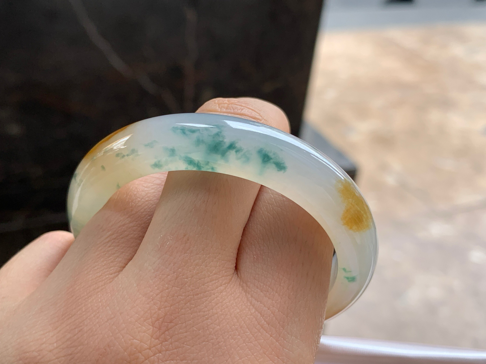 50.5-12.2-7.2

蓝花手镯^_^玉质温润