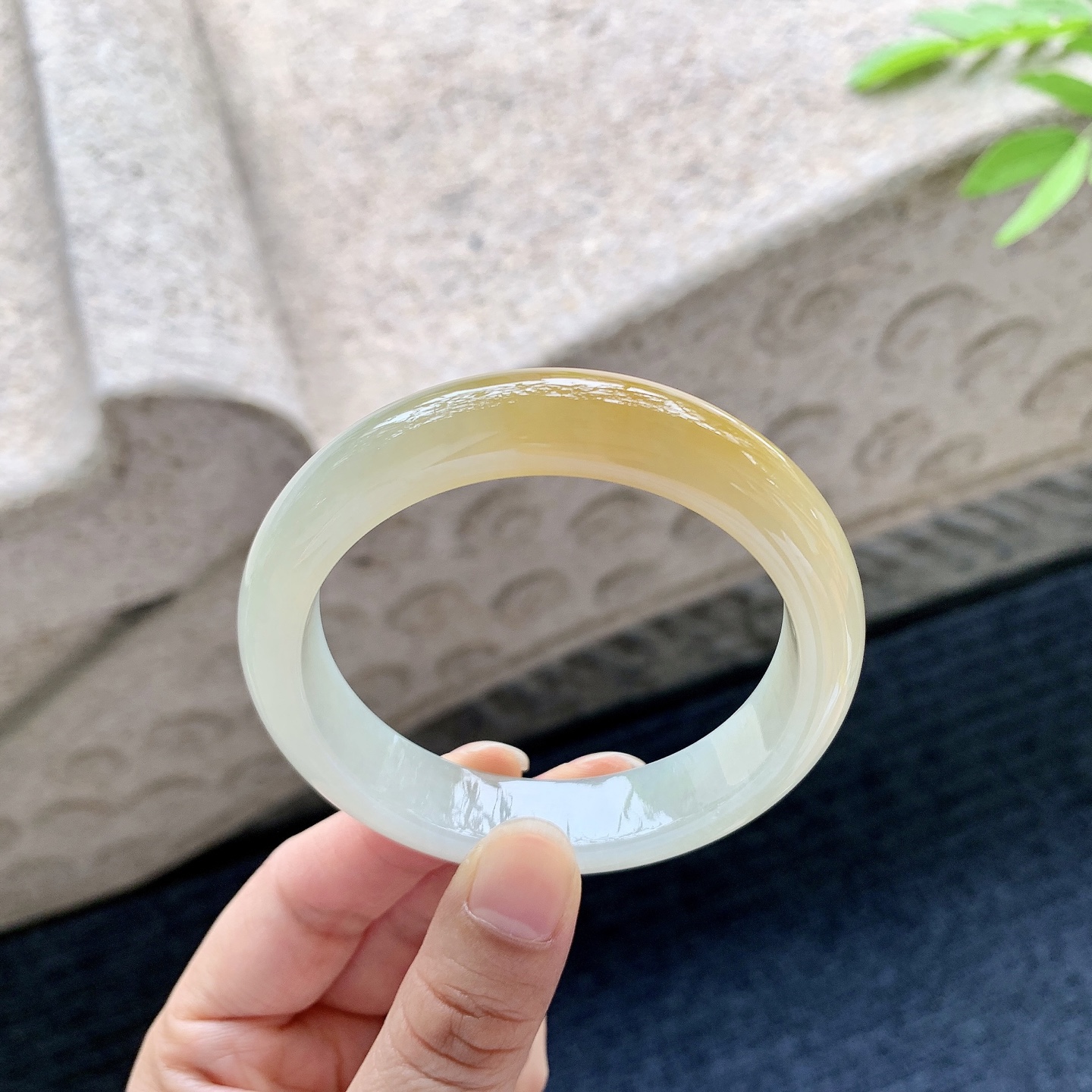 正圈53 54 圈口54.3/12/8 编码J7050956 细糯黄翡，水润，种老，细腻，打灯有棉线