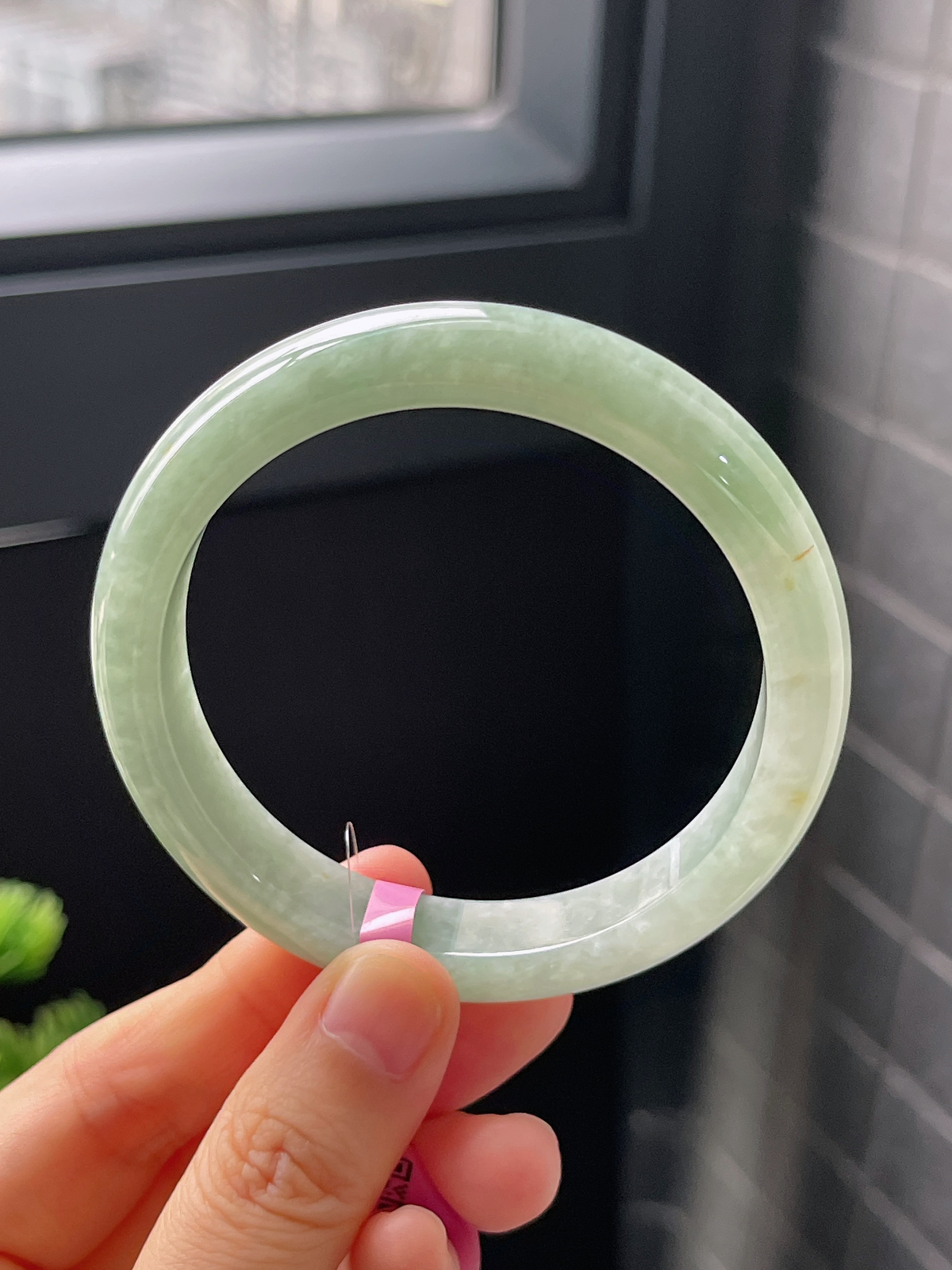 正圈57.2圈口，翡翠糯化种淡绿色手镯