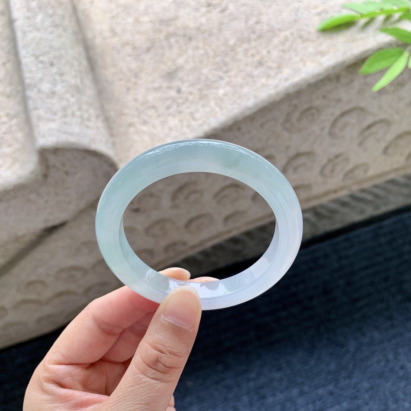 正圈52 53 圈口52.8/9.5/8.5 编码C5050953 描述糯冰淡紫，水润，种老，细腻，打灯有棉线