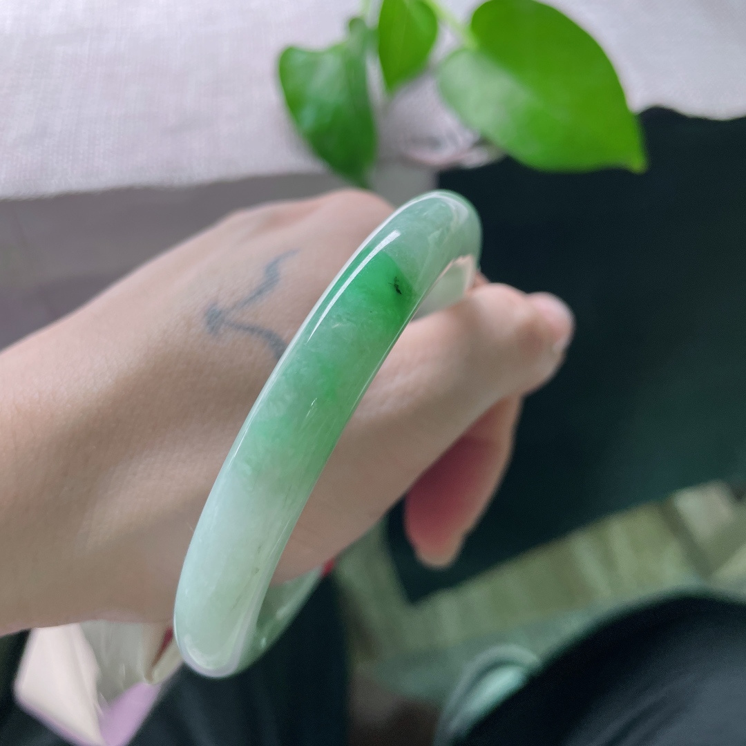 55.8/9.8，飘绿圆条，温柔舒展开来，举手投足尽显优雅，肉质细腻，皮纹，ss57335a