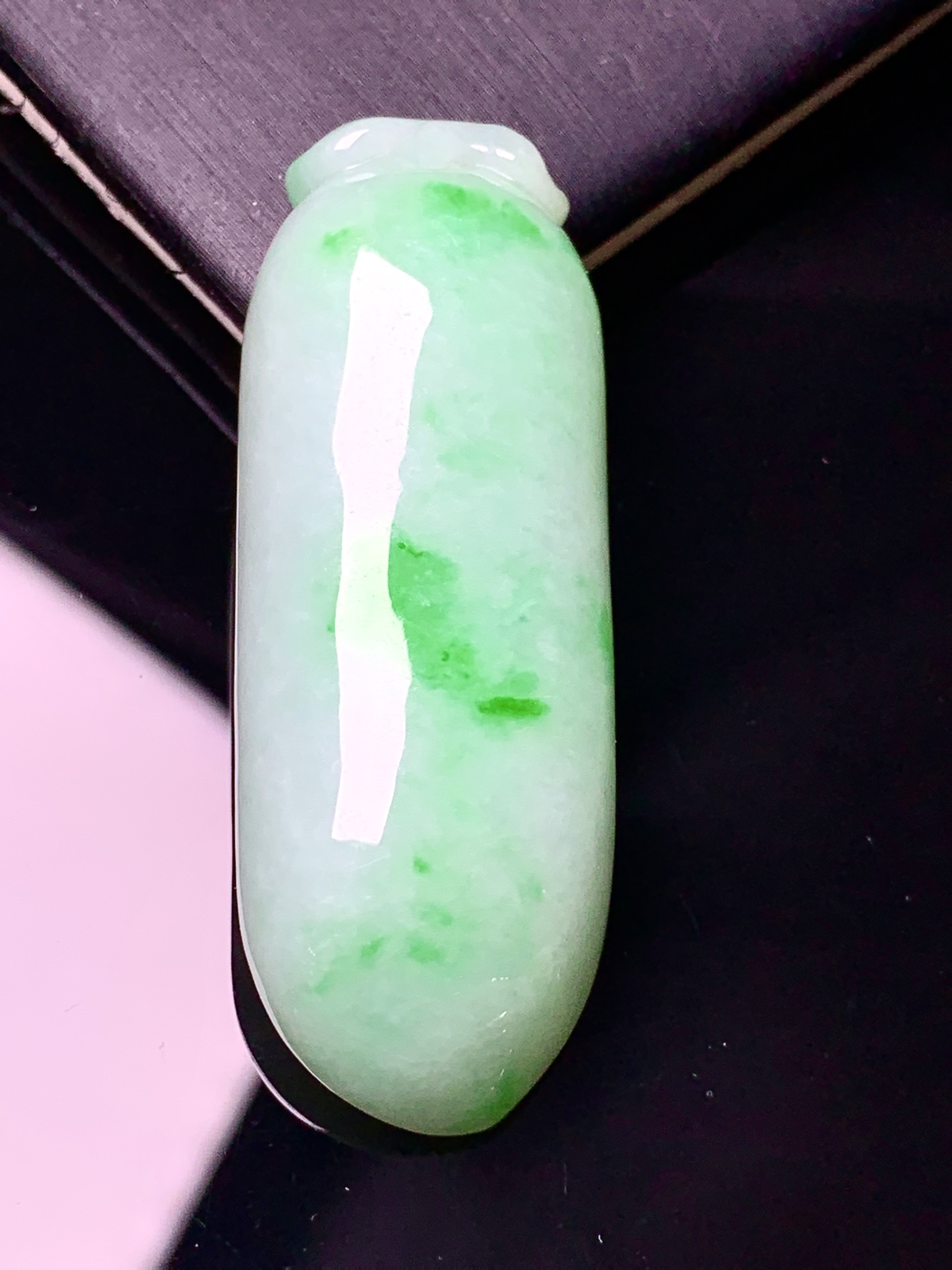 飘绿福瓜吊坠 玉质细腻 色泽艳丽清新 水润亮眼 整体尺寸47*17.2*10 a5