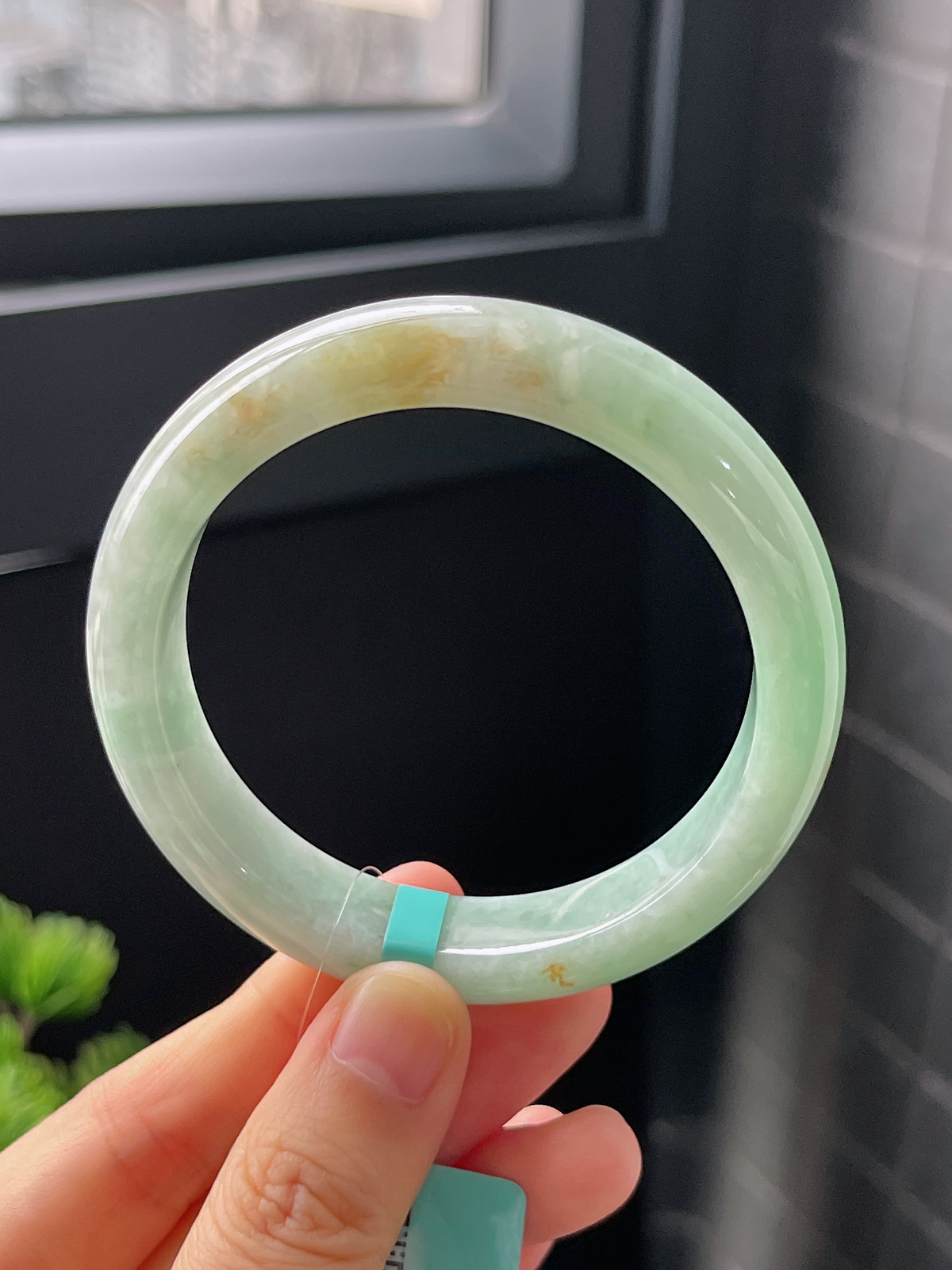 正圈54.8圈口，翡翠糯化种果绿色飘黄翡洒金手镯