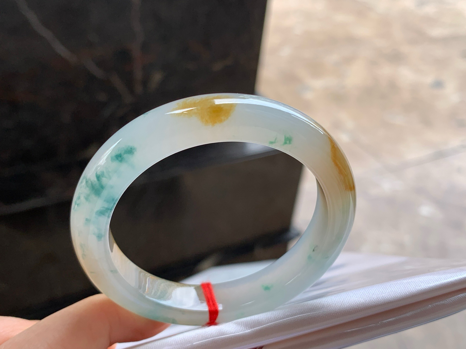 50.5-12.2-7.2

蓝花手镯^_^玉质温润
