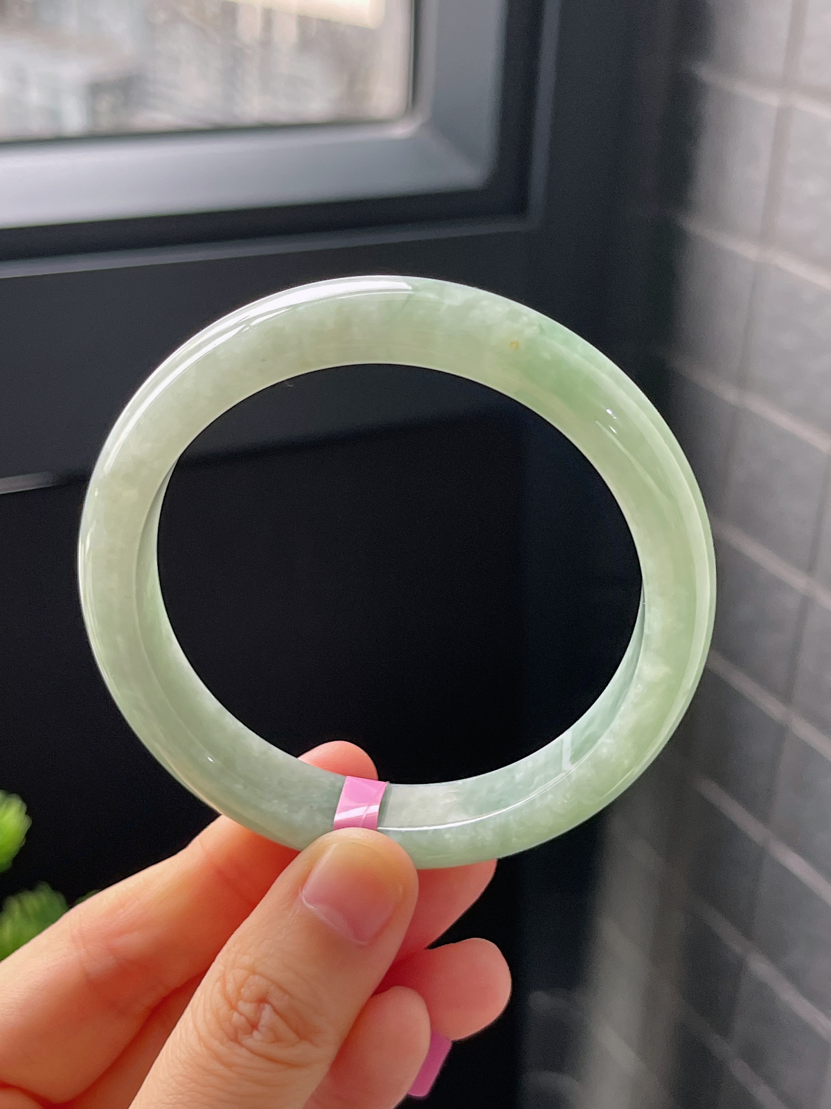 正圈57.2圈口，翡翠糯化种淡绿色手镯