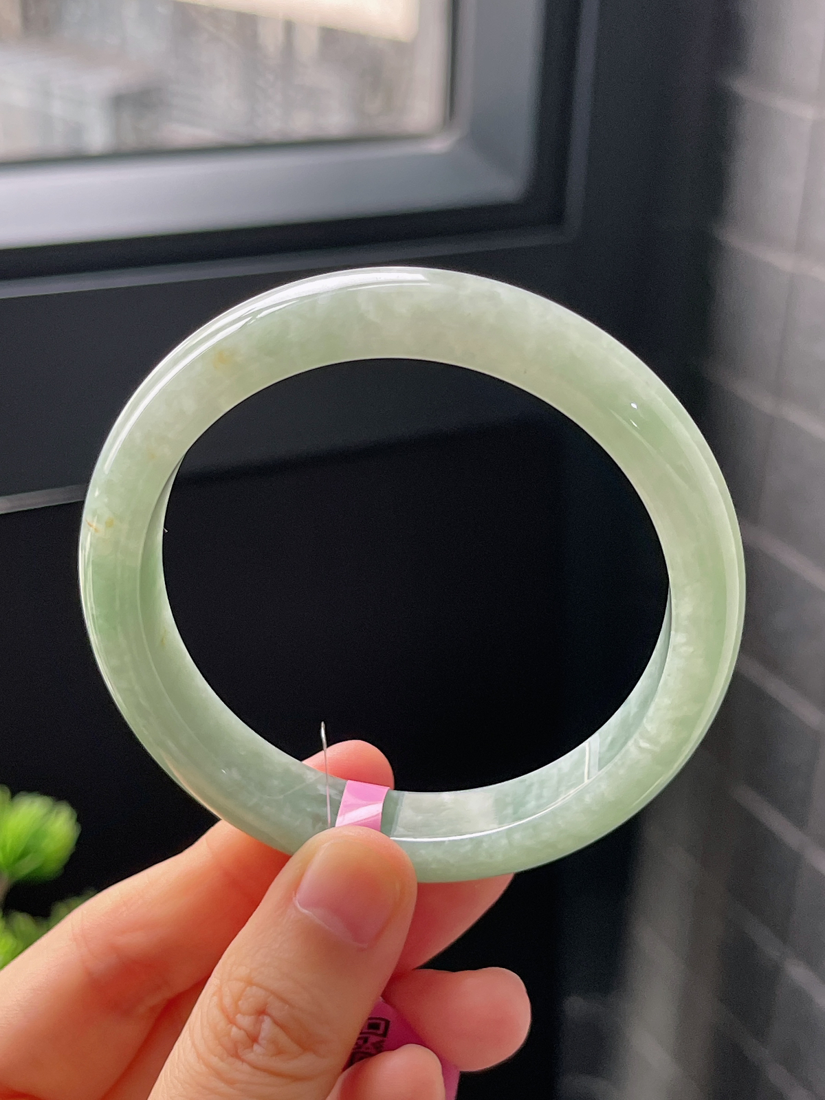 正圈57.2圈口，翡翠糯化种淡绿色手镯