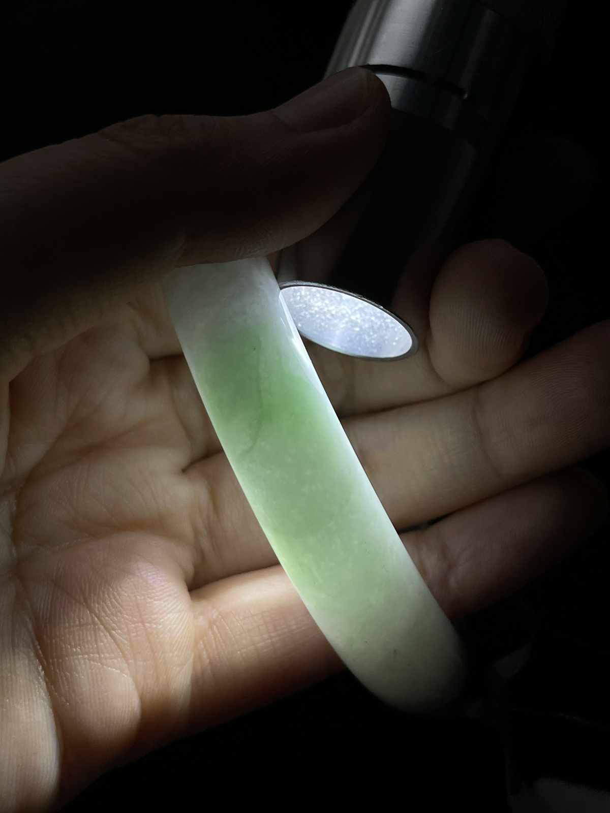 正圈59.9圈口，翡翠糯化种淡绿色手镯