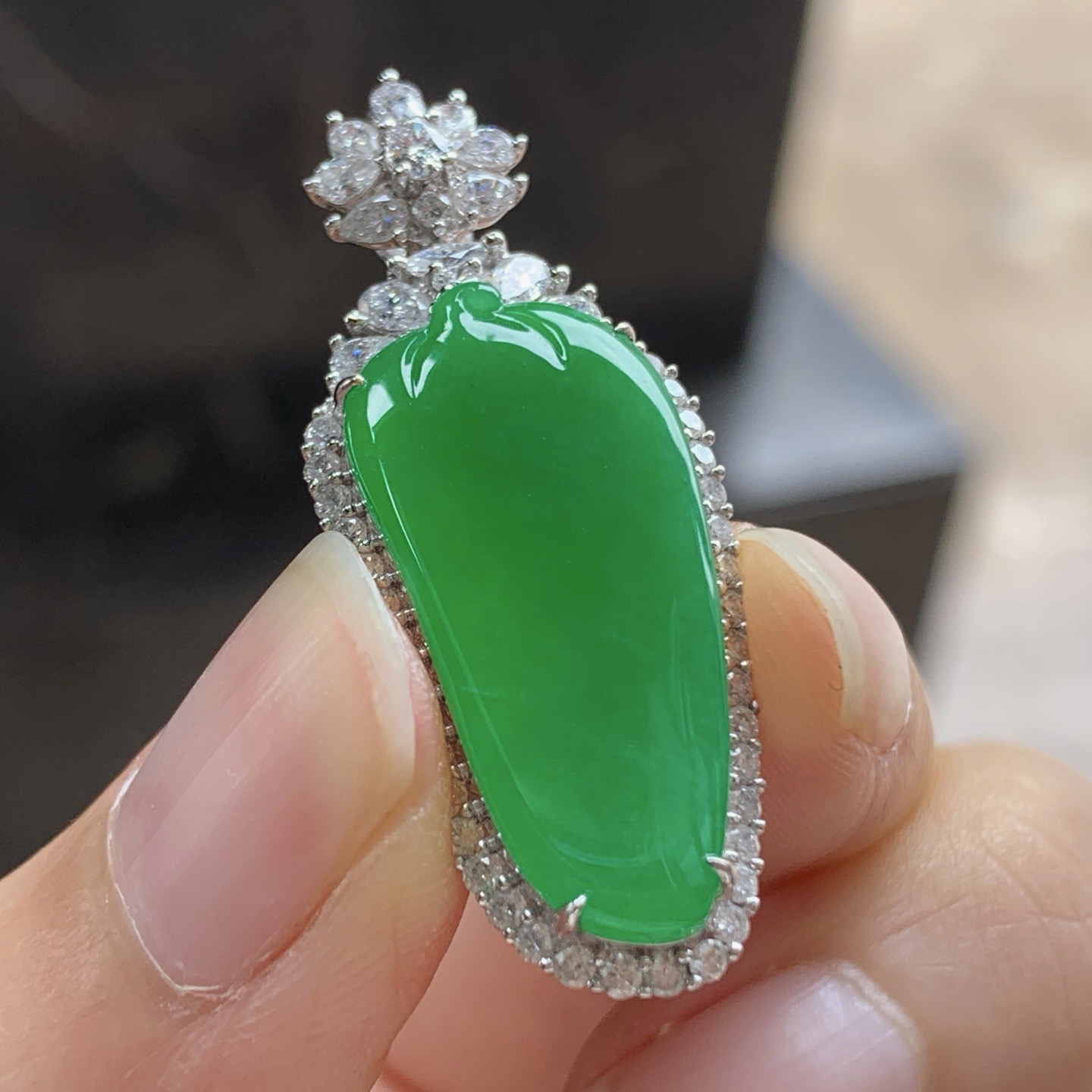 金钻镶嵌辣绿色福瓜^_^鲜艳 玉质温润