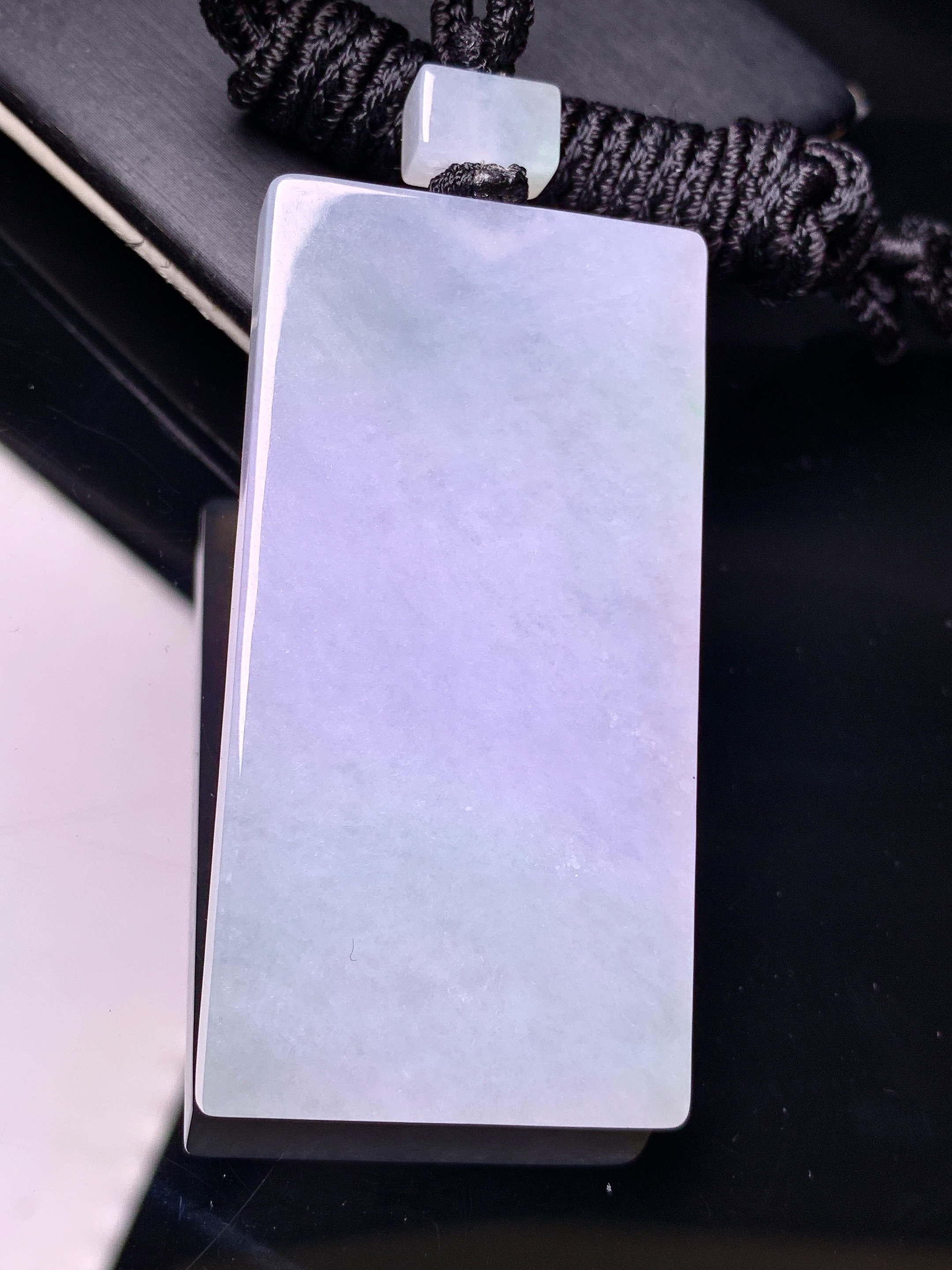 淡紫罗兰飘绿无事牌吊坠 玉质细腻 色泽艳丽清新 水润亮眼 整体尺寸58*29.2*6 L1
