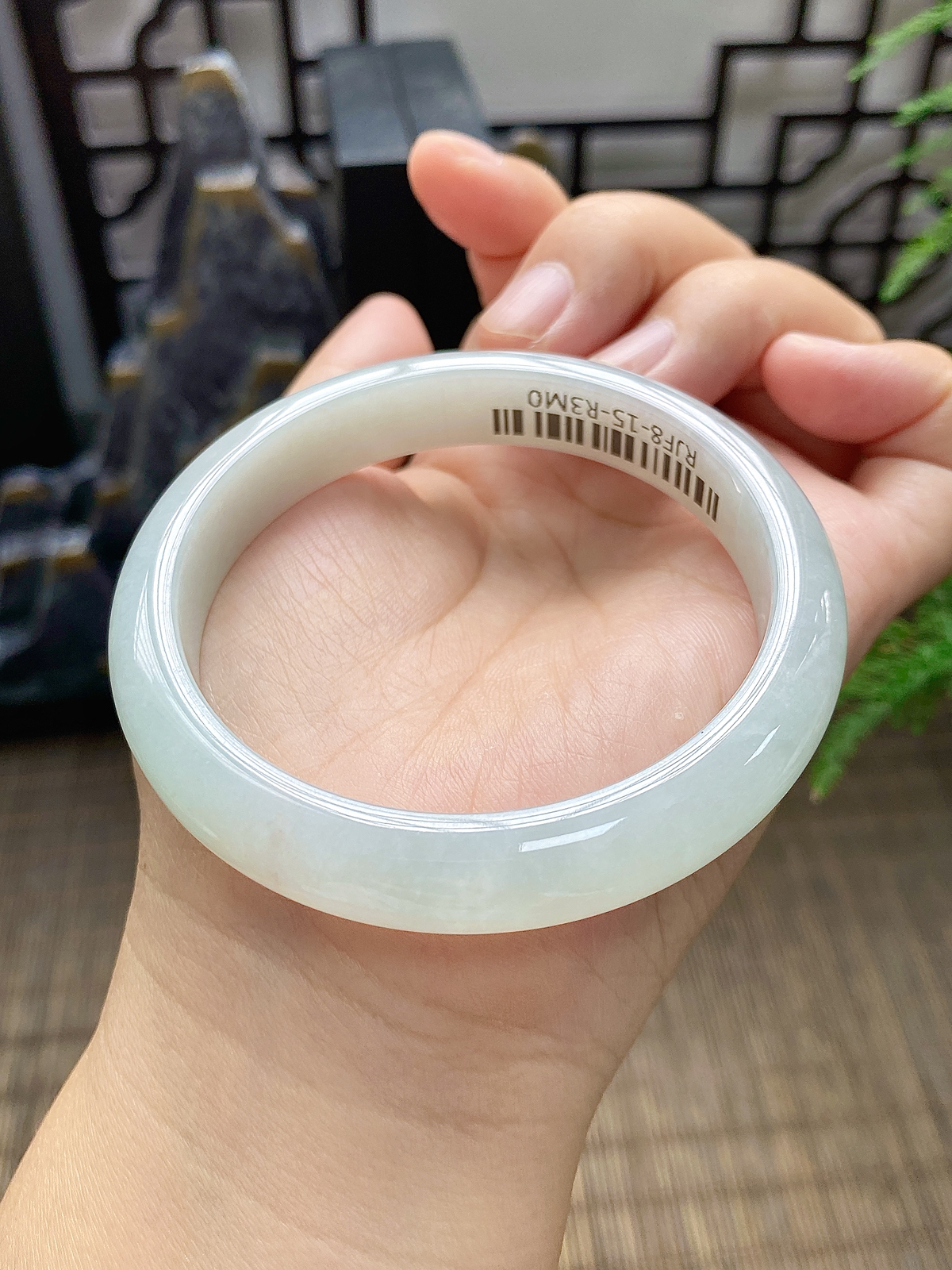 【超低价发漏】56-57可戴。冰润晴水底，像一汪春日的湖水，清透又温柔，底子细腻干净，上手自带柔光滤镜！