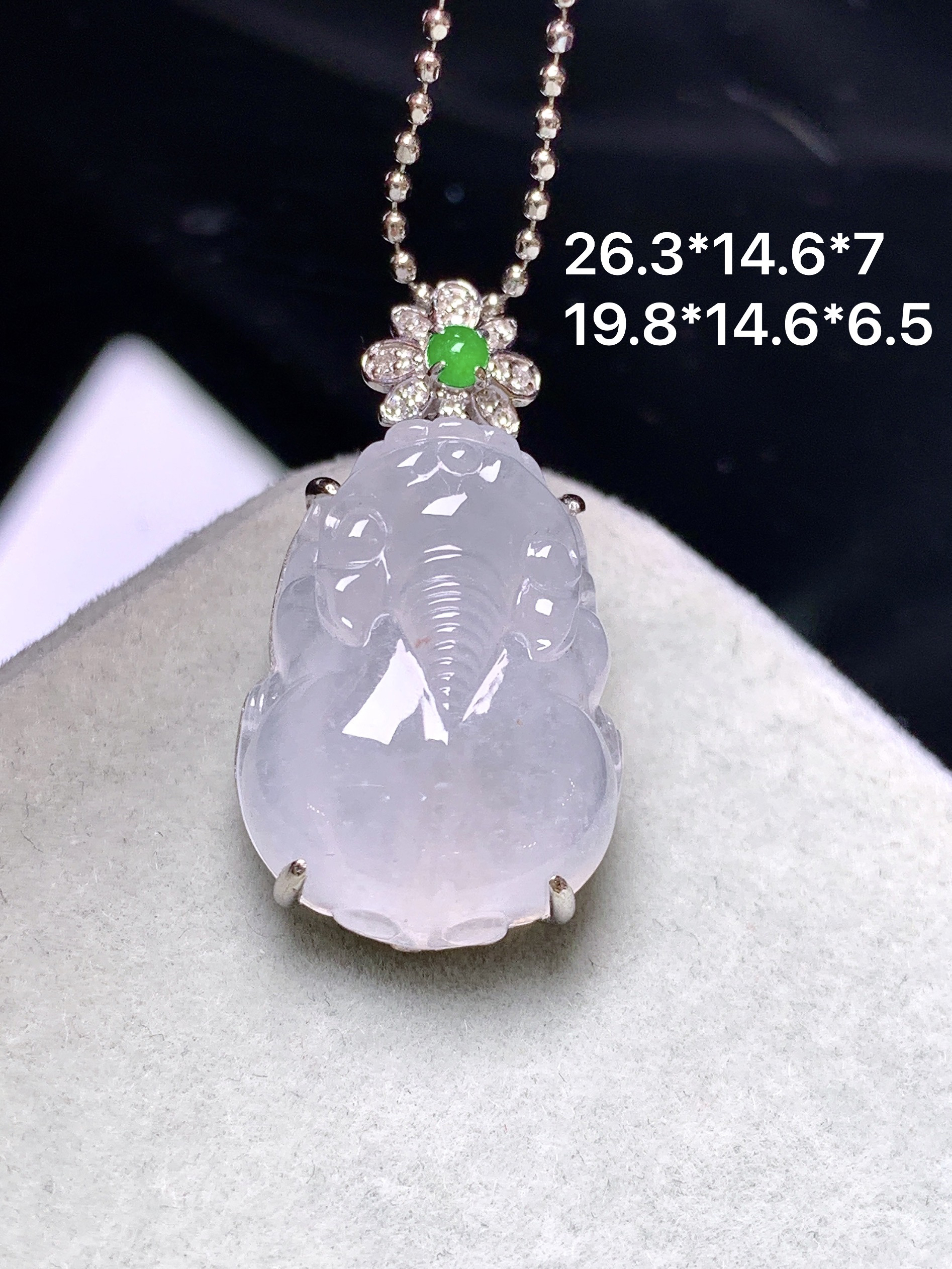 18k金钻镶嵌冰种貔貅吊坠 玉质细腻 色泽艳丽清新 水润亮眼 整体尺寸26.3*14.6*7 k1