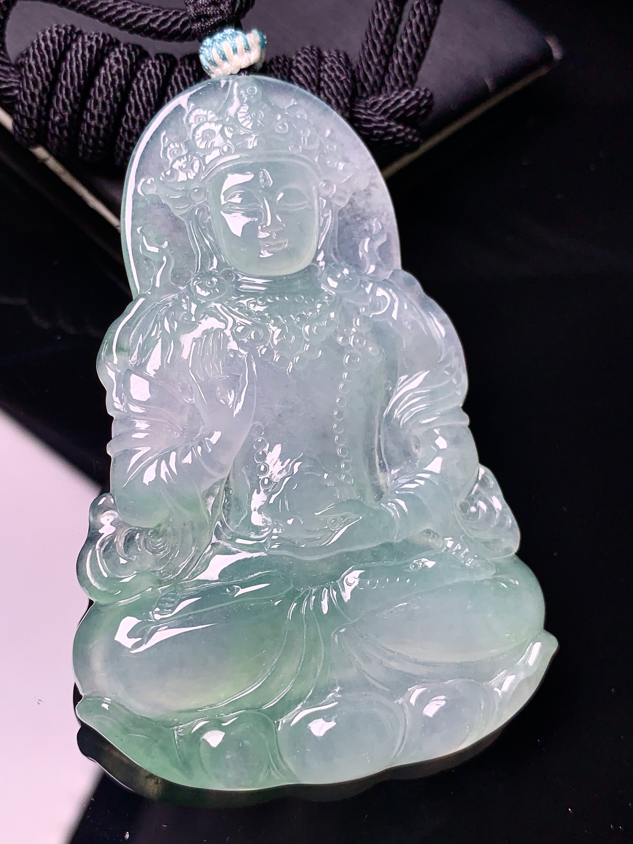 18k金钻镶嵌冰种飘绿度母观音菩萨吊坠 玉质细腻 色泽艳丽清新 水润亮眼 整体尺寸64*41.5*6.5 a5