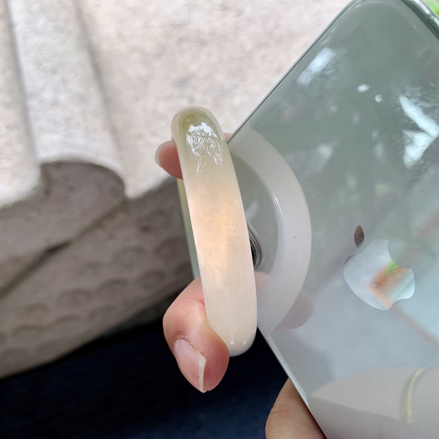 正圈53 54 圈口54.3/12/8 编码J7050956 细糯黄翡，水润，种老，细腻，打灯有棉线