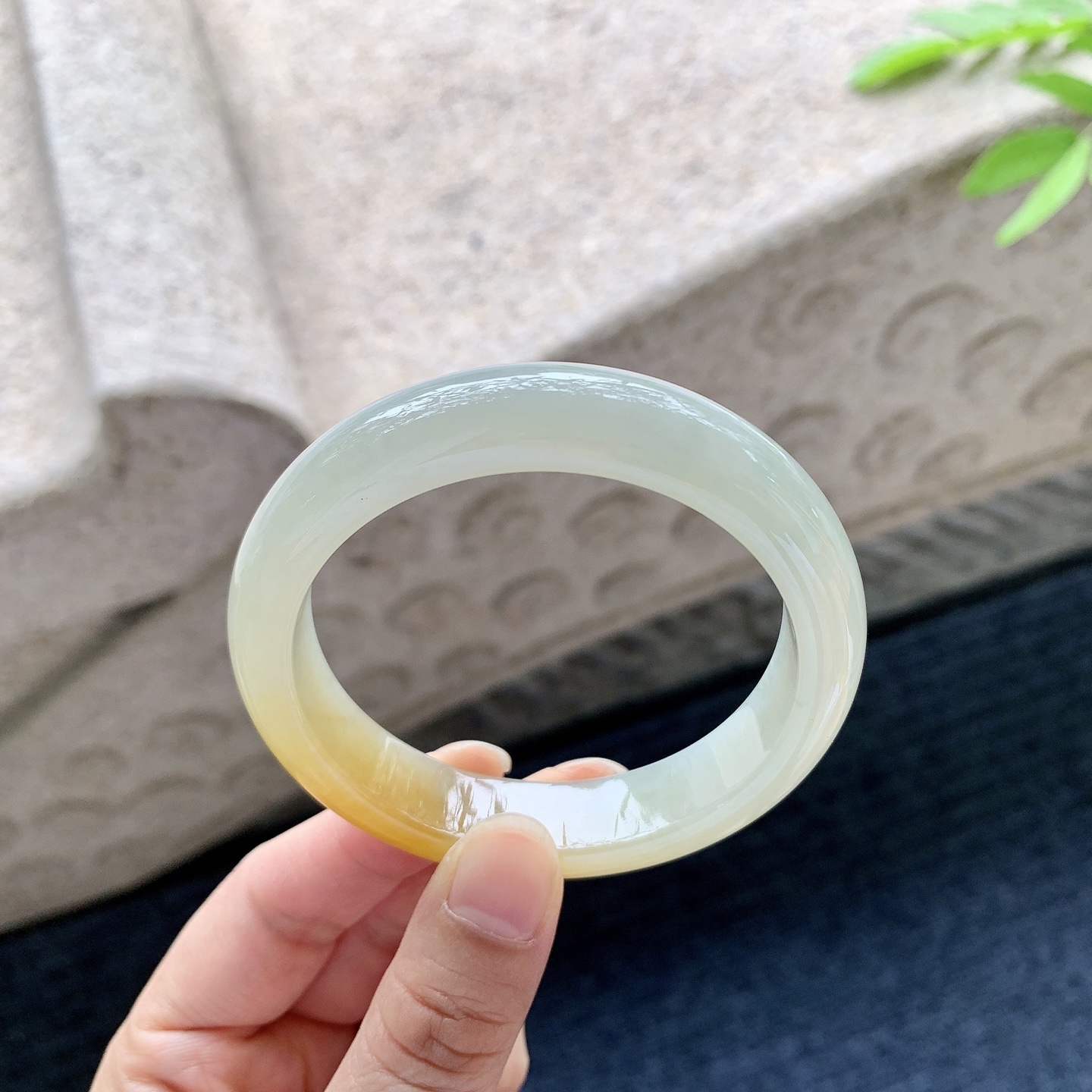 正圈53 54 圈口54.3/12/8 编码J7050956 细糯黄翡，水润，种老，细腻，打灯有棉线