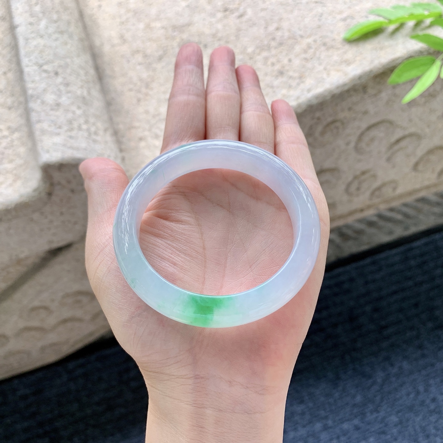 正圈53 54 【圈口】54.4/12.3/8.4 【编码】C5050948 糯冰春彩，飘绿，水润，