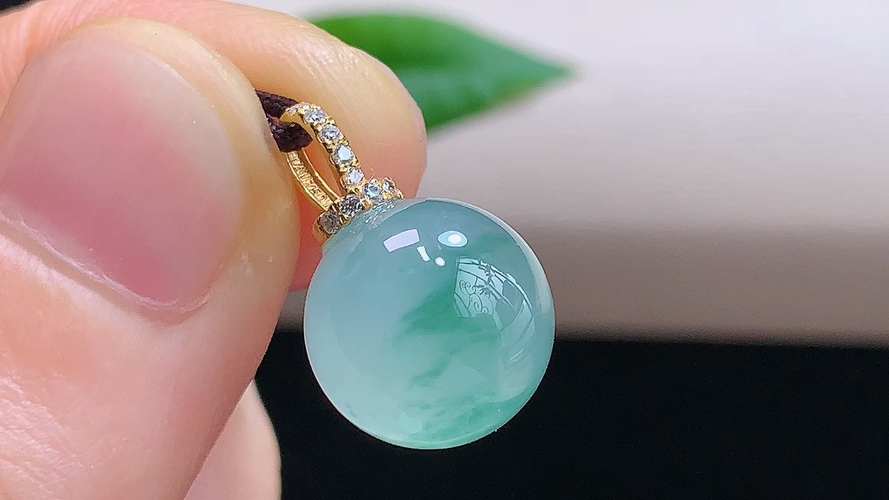 ️ 18K金伴钻飘花转运珠吊坠，无裂，尺寸17.4/11.2mm，包A附证书