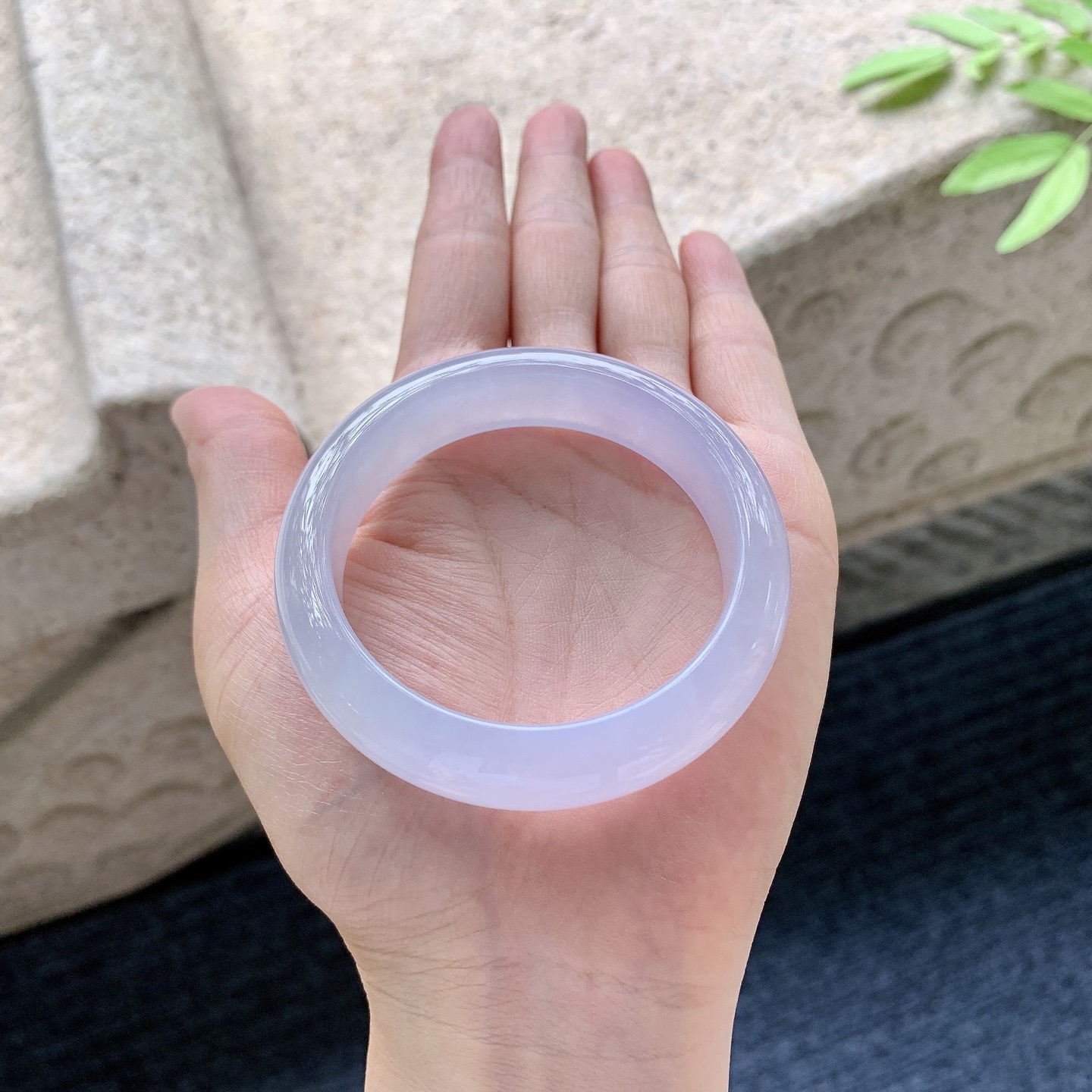 正圈51 52【圈口】51/13.3/8【编码】GF050962【描述】糯冰，水润，种老，细腻，打灯有棉线