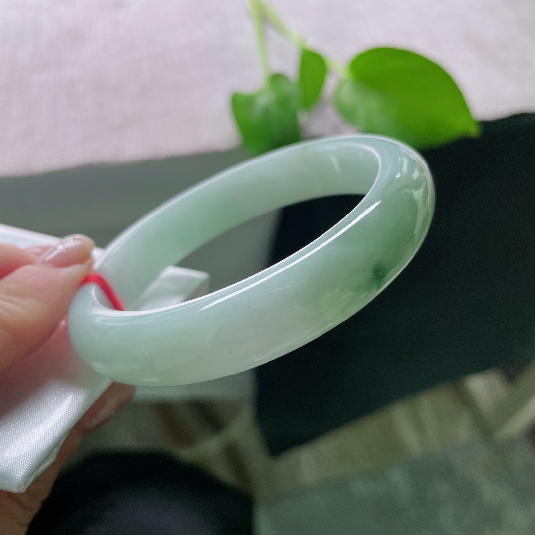58.7/12.8/8，浅绿底正圈，水头好，一抹深色过渡自然，沉稳大方，有棉线，ss49228a