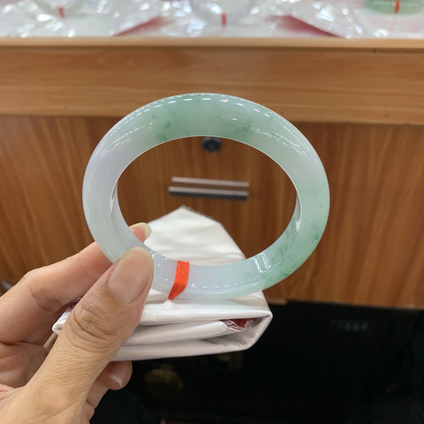 050734FN，冰飘花正圈大圈口翡翠手镯，61.8-12.5-10