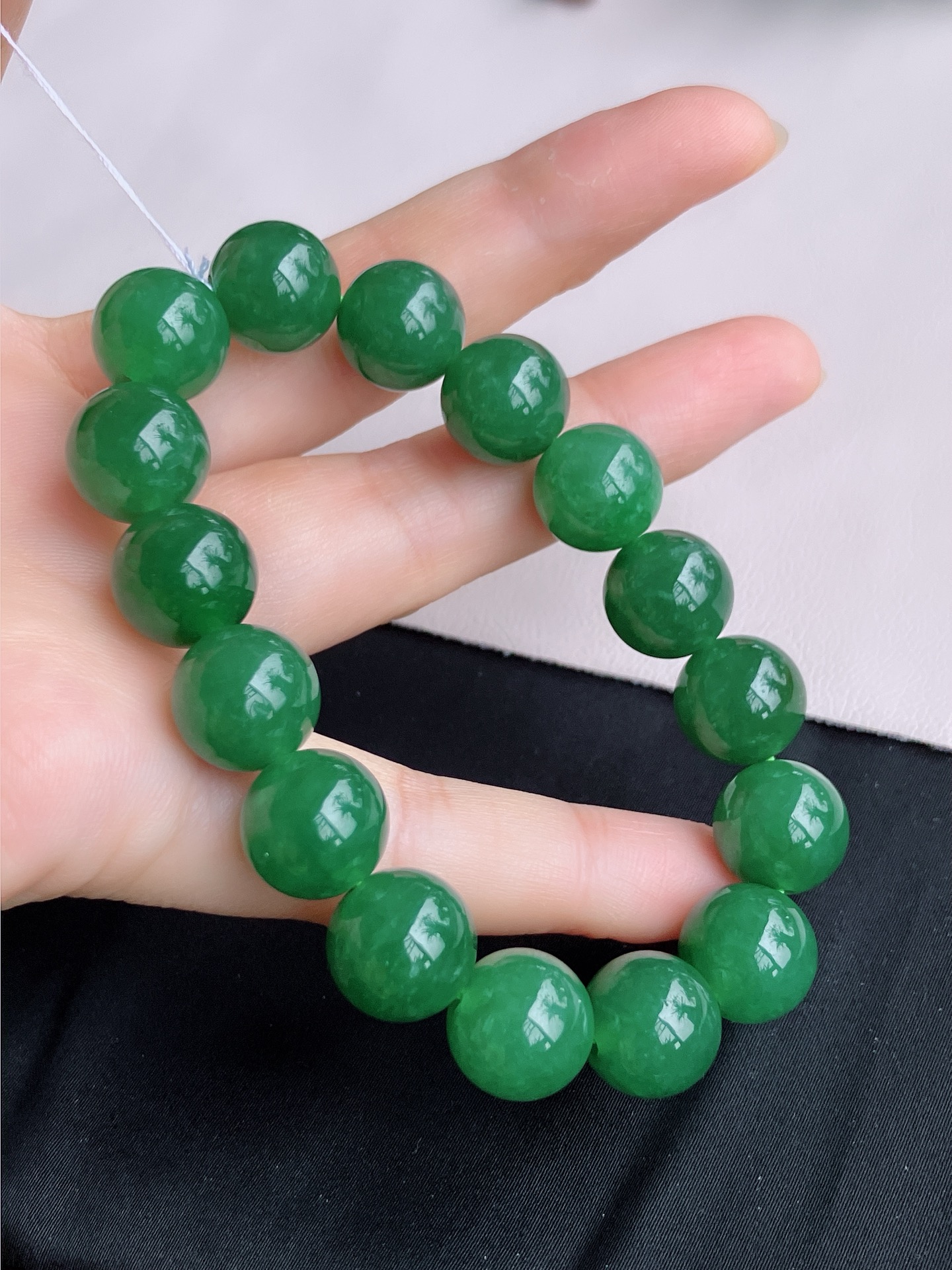 ️，油绿手串，细腻精致，尺寸12.8，自然光实拍