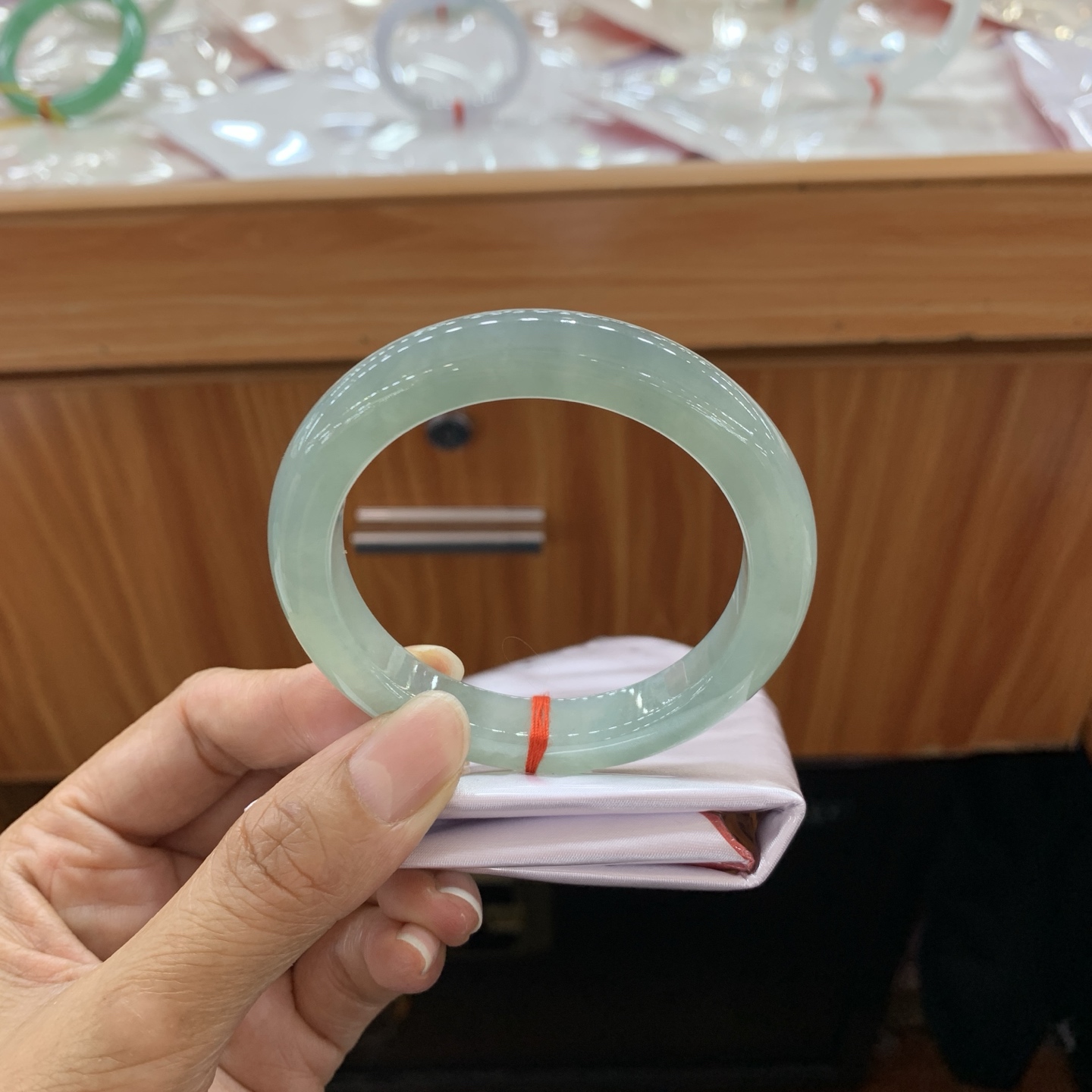 050707ZJ，冰蓝正圈翡翠手镯，54.2-10-8.9