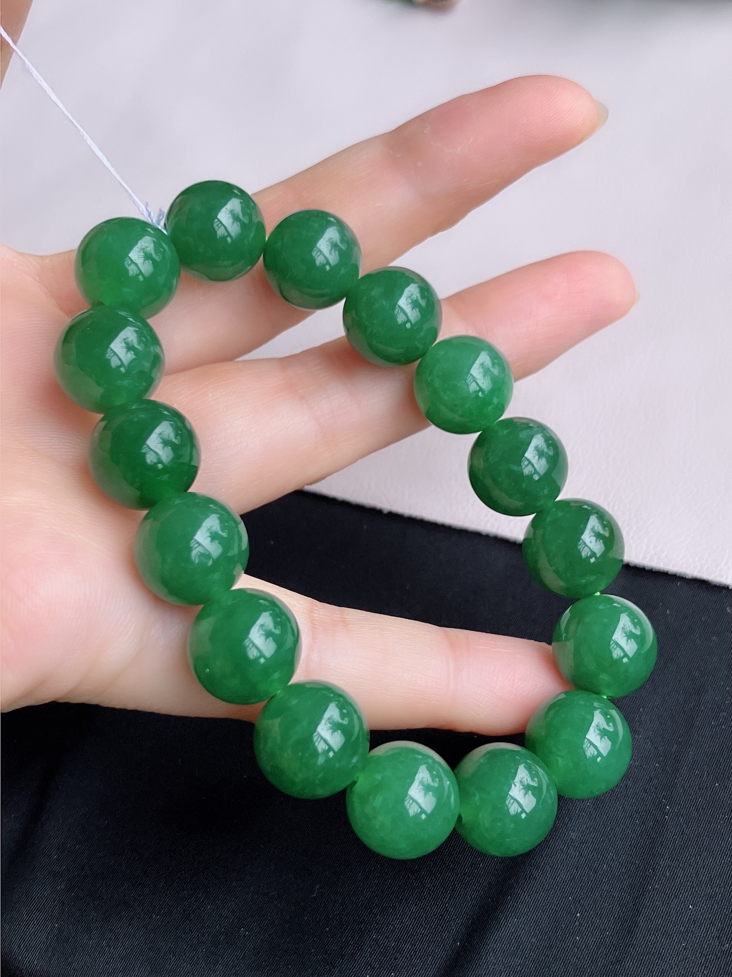 ️，油绿手串，细腻精致，尺寸12.8，自然光实拍