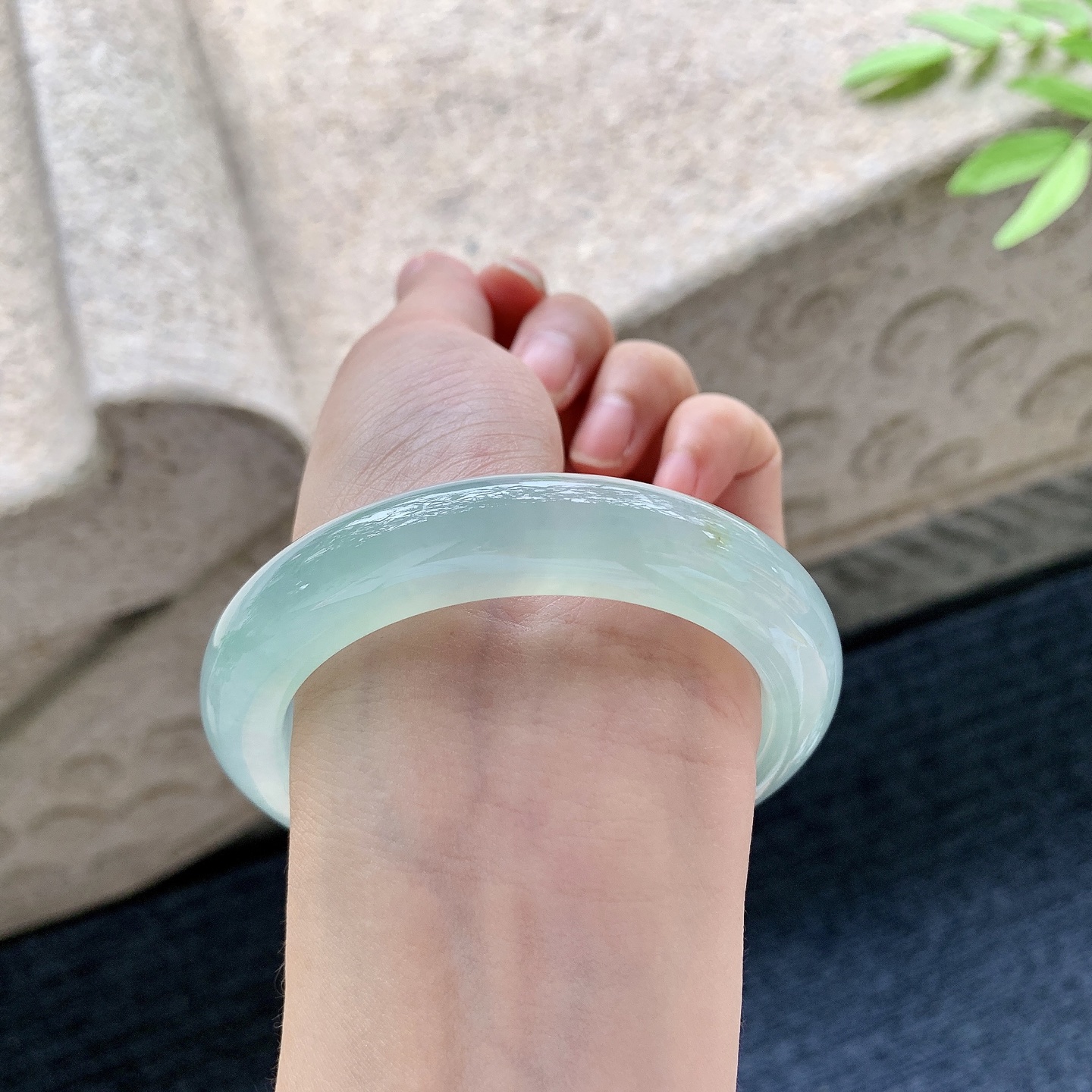 正圈56 57 圈口57.4/12/10 编码DW050910 冰晴绿，清透，水润，种老，细腻，无裂