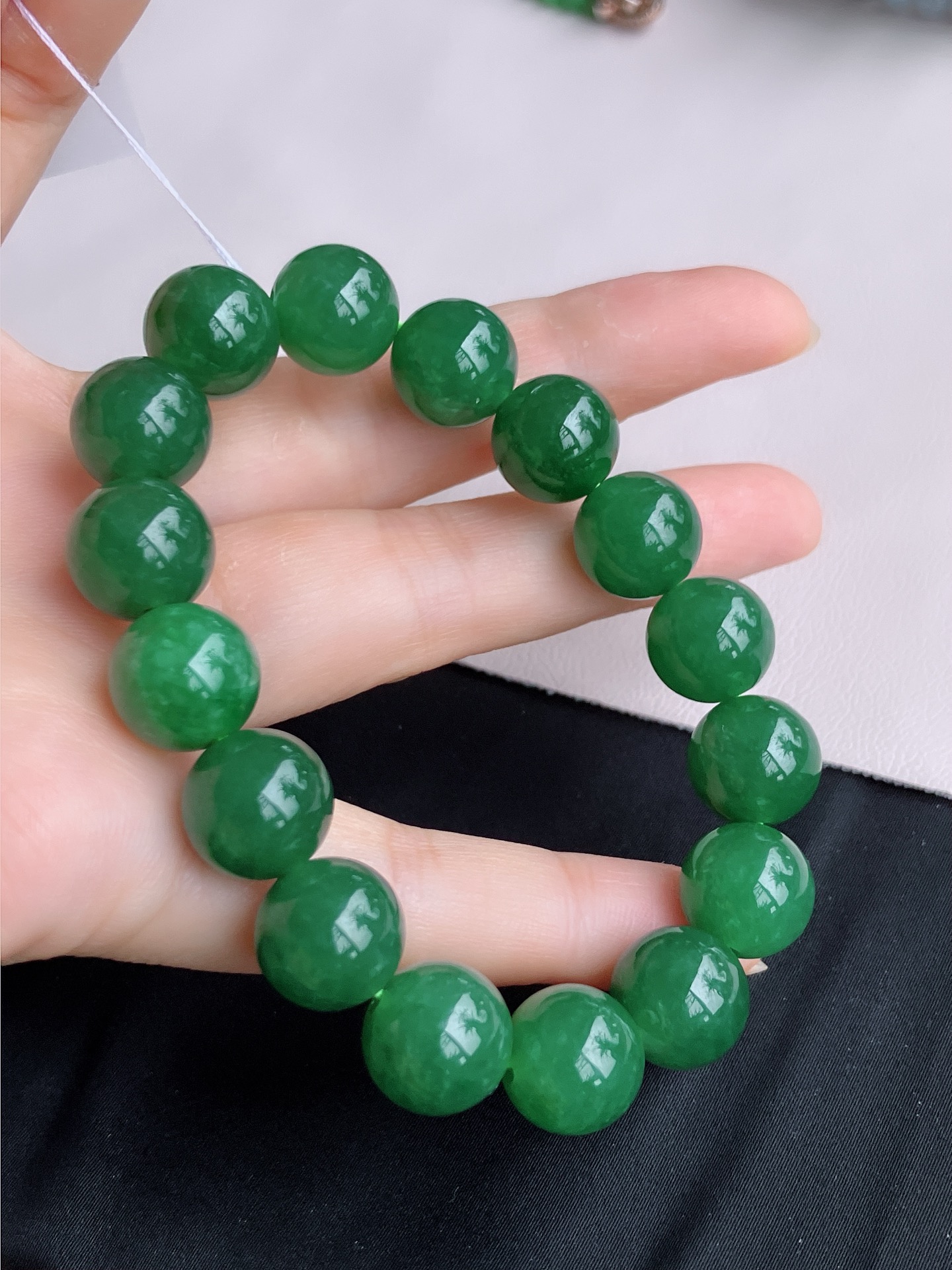 ️，油绿手串，细腻精致，尺寸12.8，自然光实拍