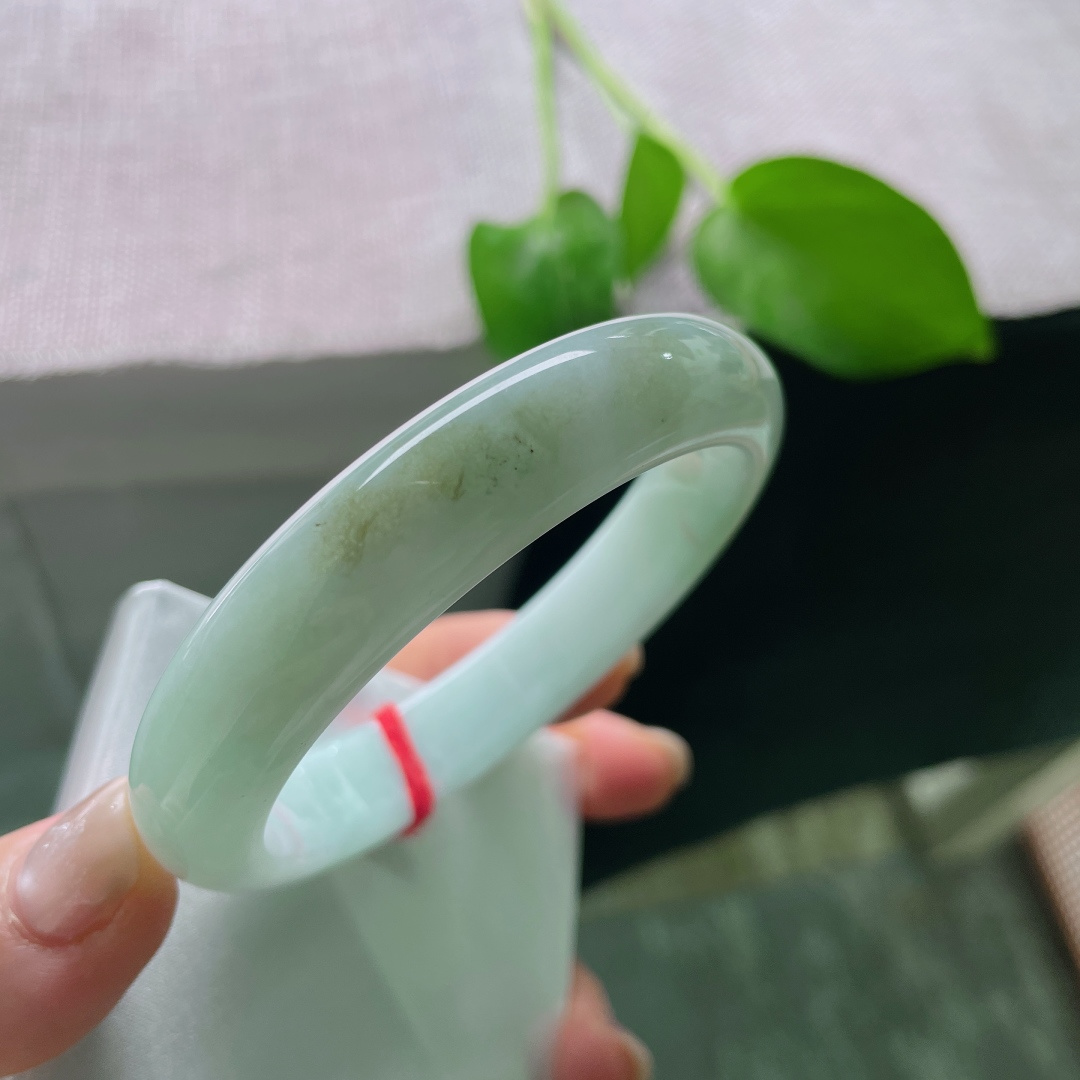 58.7/12.8/8，浅绿底正圈，水头好，一抹深色过渡自然，沉稳大方，有棉线，ss49228a